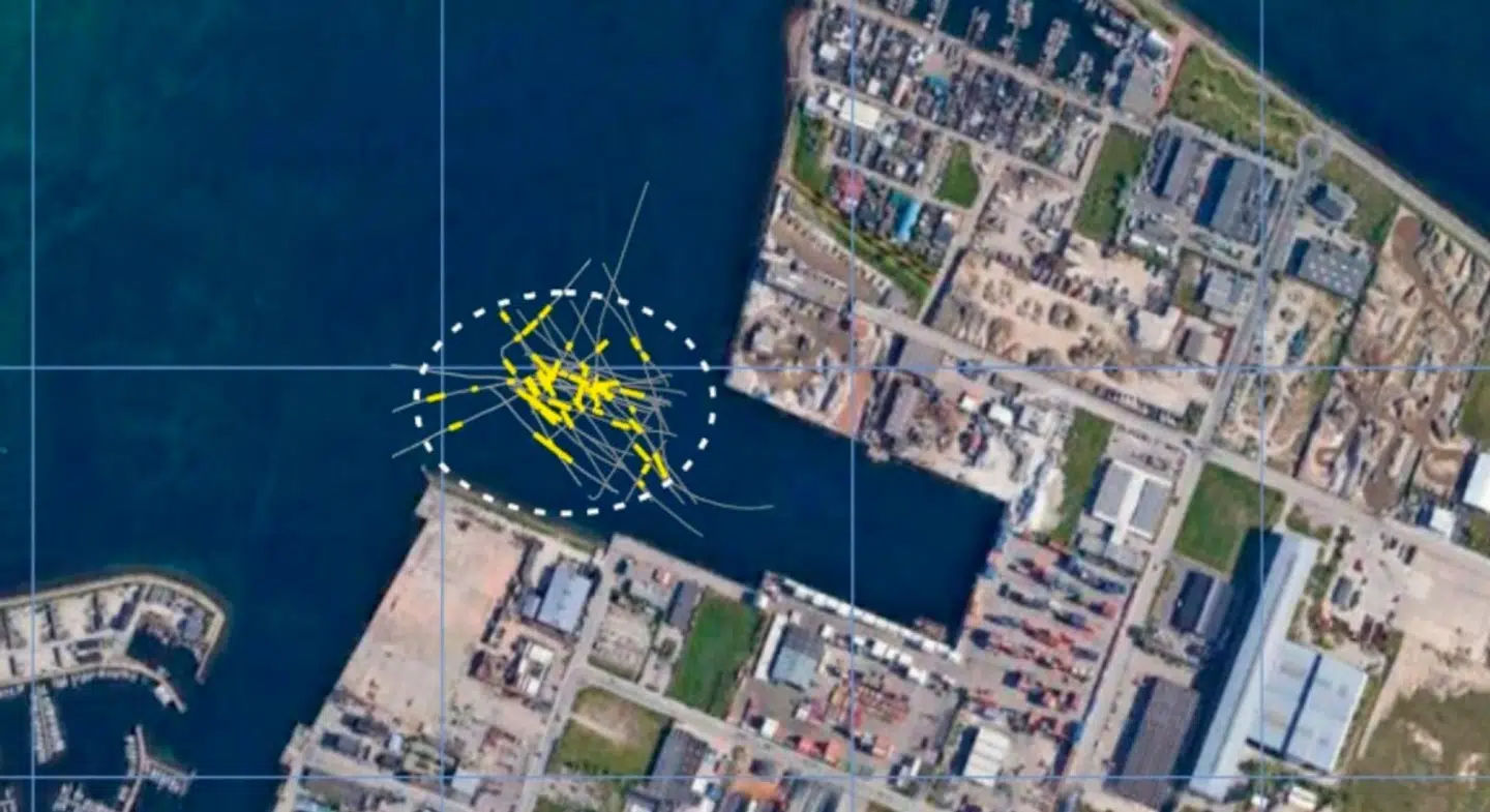 Her, i Svanemølle Bugt lige ud for Færgehavn Nord i Nordhavn, kan der gemme sig en stor stenalderboplads. De gule linjer på kortet kan meget vel være tegn på bearbejdede flintredskaber, der gemmer sig under havbunden.
