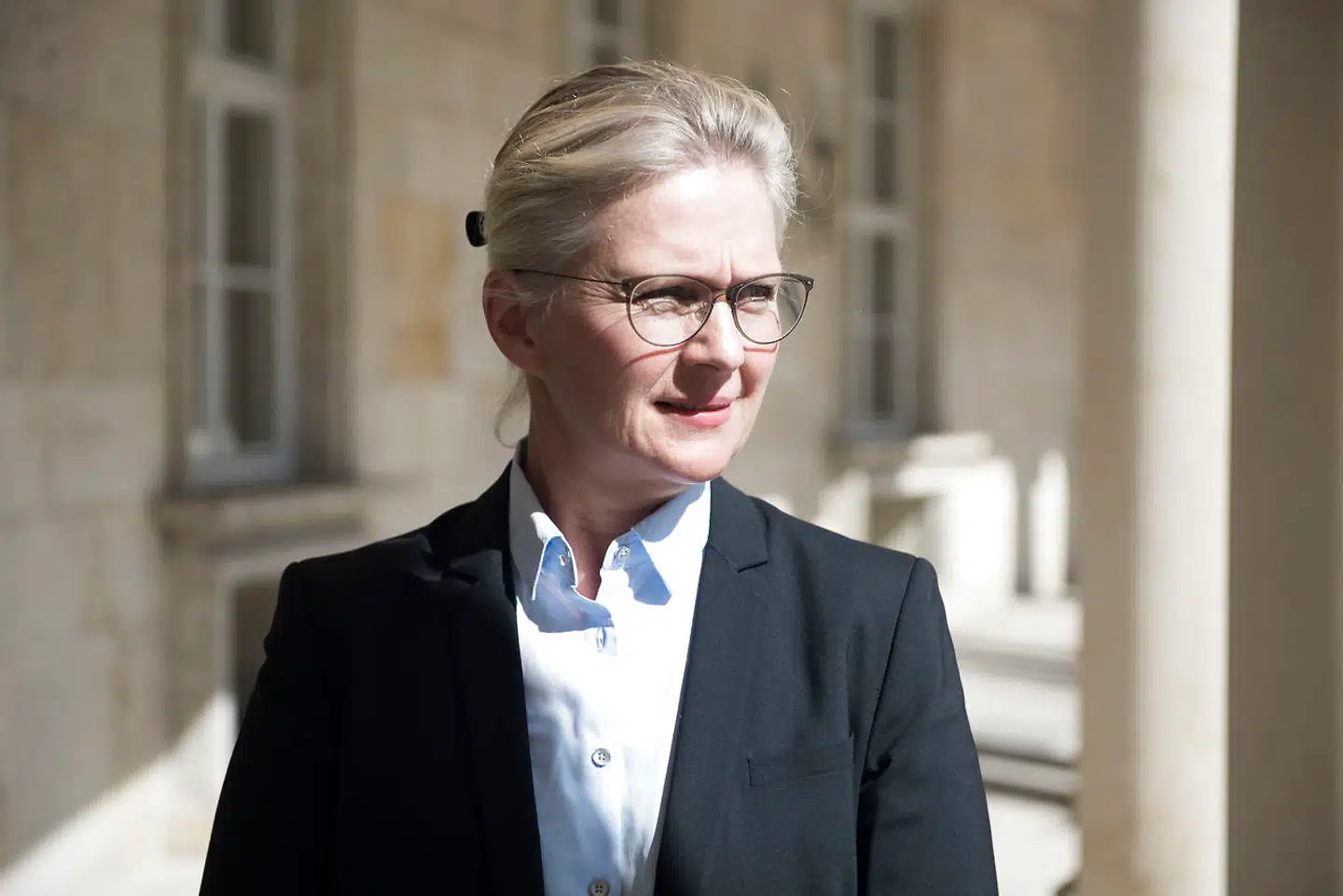 Københavns politidirektør, Anne Tønnes, mener, at dialog er vejen frem for at gøre opmærksom på, at man skal tage hensyn til naboer, hvis der festes på offentlige arealer i København.