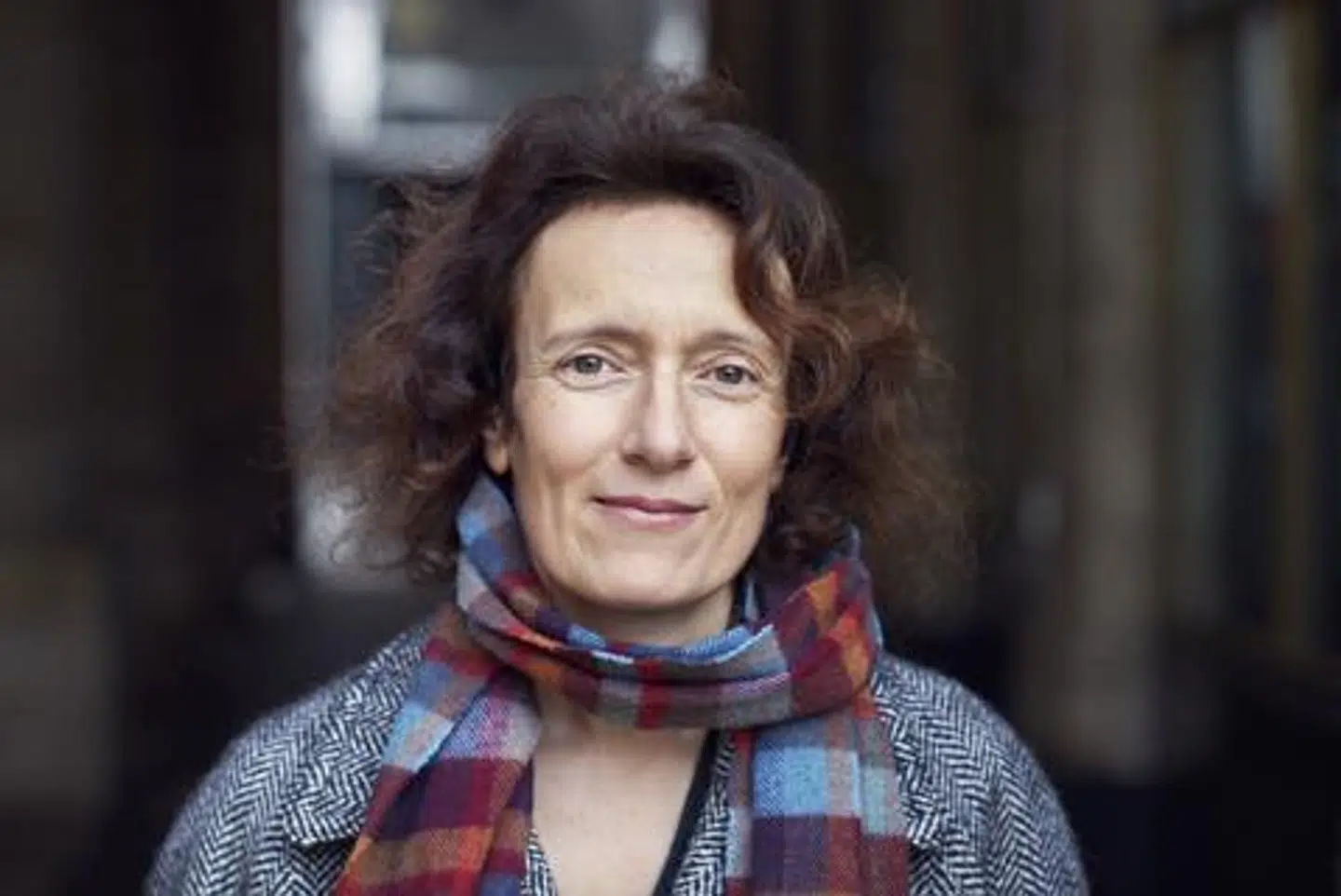 Forfatter Célia Houdart har skrevet bogen Villa E. 1027, som Berlingskes anmelder giver tre ud af seks stjerner.