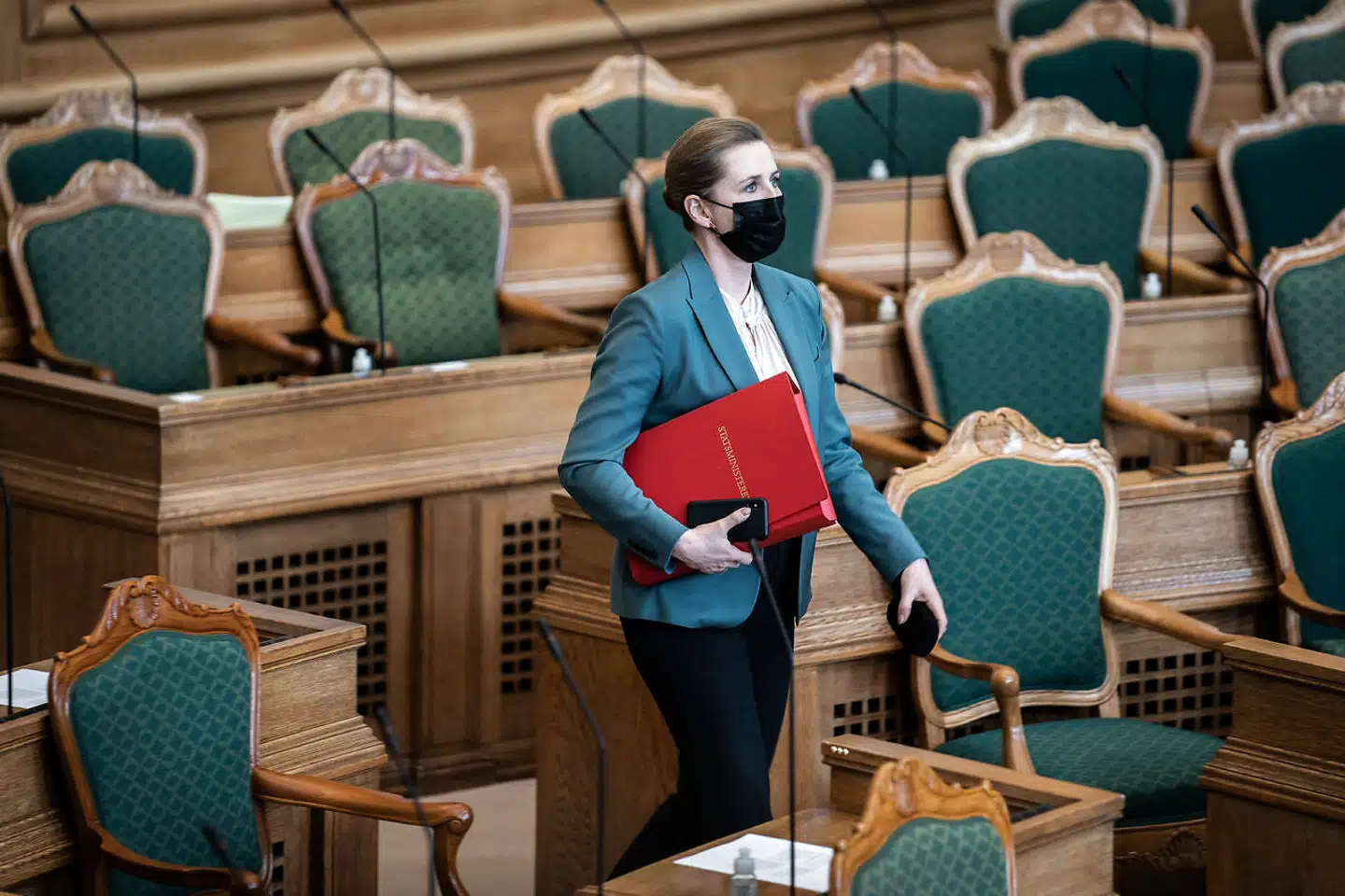 »Danskerne har tydeligvis en god portion velvilje overfor kriseindgreb, når de er enige i målene eller kan forstå sammenhænge mellem mål og midler. Men mange indgreb har virket vilkårlige og svære at forstå logikken i,« skriver Peter Kurrild-Klitgaard.