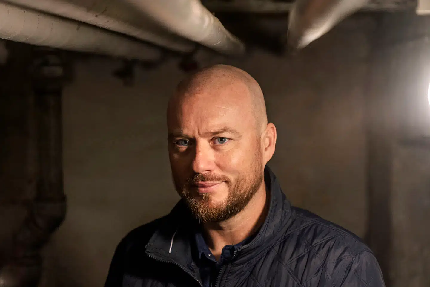 »Det er, som hvis man hældte ti liter benzin ved siden af bilen, hver gang man tankede. Det er det samme spild, når man ikke får brugt ens varme ordentlig,« siger Jeppe Blohm Nielsen, administrerende direktør i Bang & Beenfeldt.