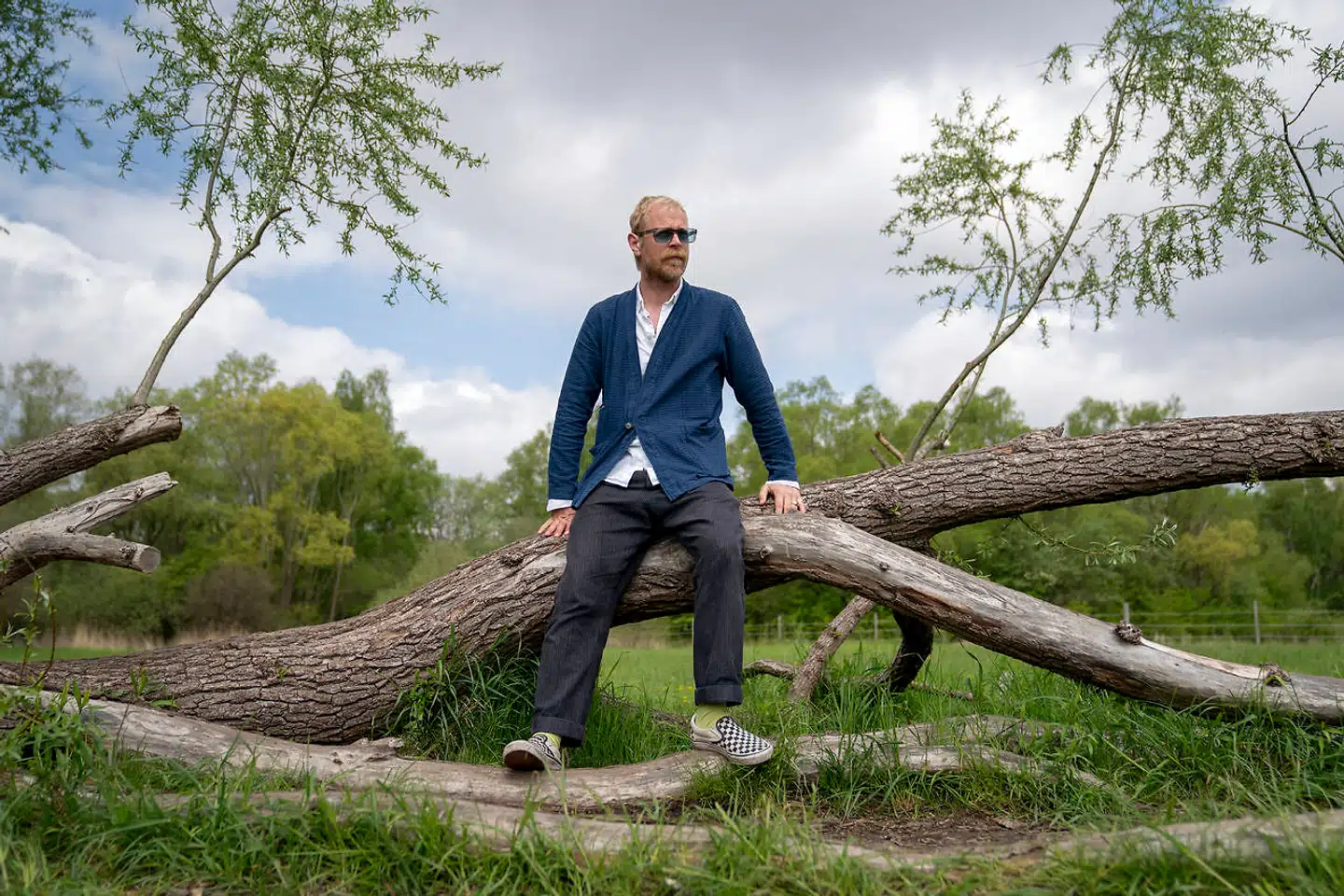 »Vi har jo ikke vildt meget natur, men det har vi lige dér,« siger Carsten Bjørnlund, som her er taget en tur til Amager Fælled.