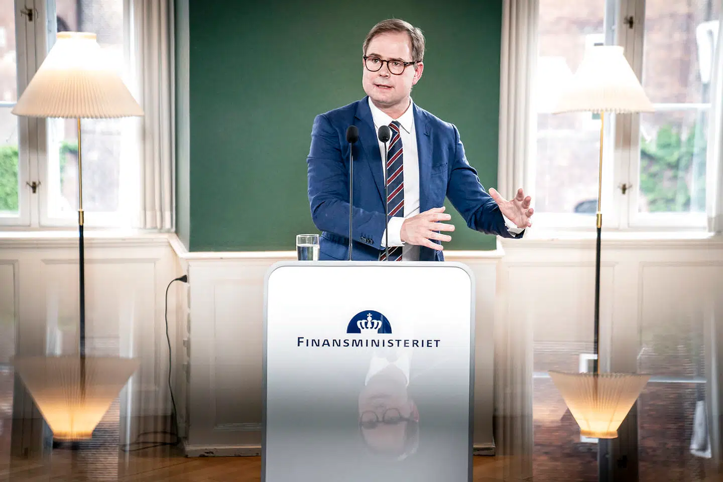 Finansminister Nicolai Wammen præsenterede for nylig Økonomisk Redegørelse. Heri spår regeringen et pænt comeback for den danske økonomi i resten af 2021 og et endnu bedre 2022 med den højeste vækst i 15 år. Lederne fremhæver, at vi i det seneste halve år er gået glip af 40.000 job på grund af mangel på arbejdskraft.