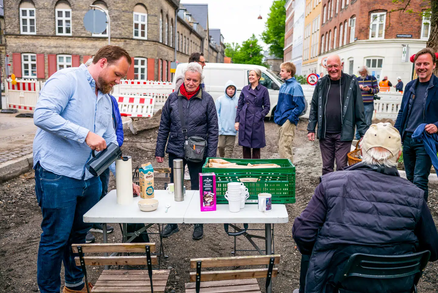 Beboerne holder fredag eftermiddag vejfest for hele kvarteret, hvor de vil prøve at finde et fælles fodslag. Billedet er fra torsdag morgen.