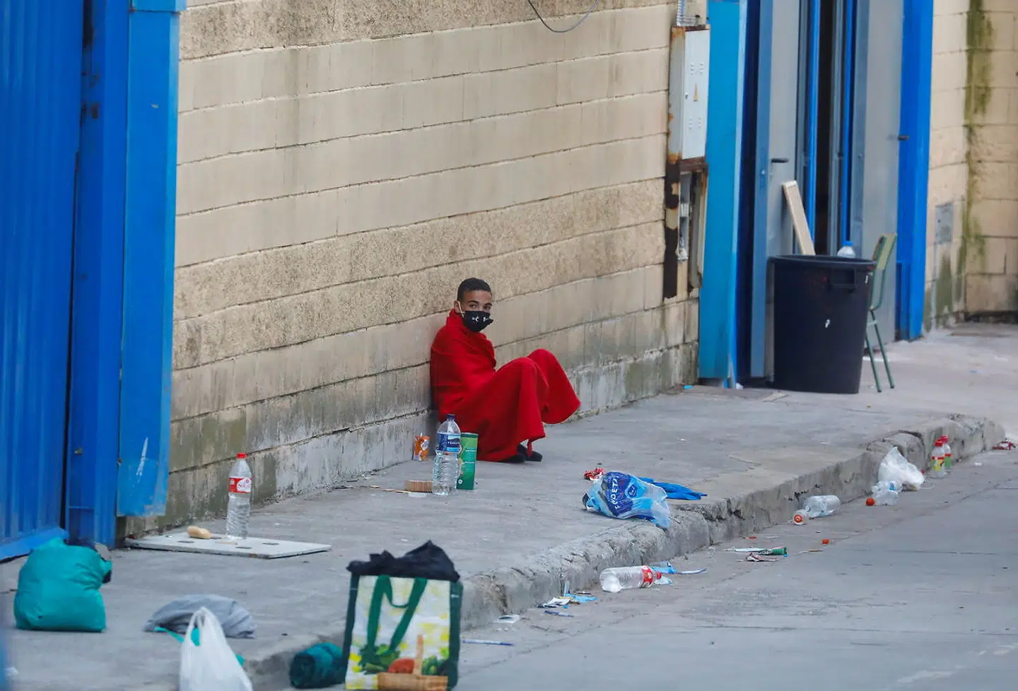 En uges tid efter stormløbet befinder en stor gruppe af migranter sig fortsat i Ceuta. Især mindreårige, der ikke kan udvises ifølge Spaniens repatrieringsaftale med Marokko.