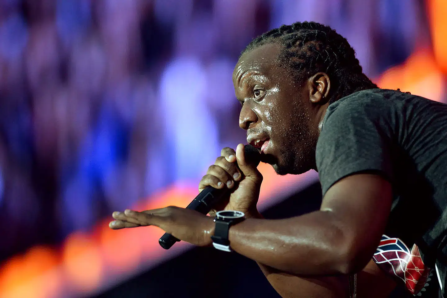 Youssoupha på scenen under en koncert på Stade de France i 2013. Den franskcongolesiske rappers tekst til Frankrigs EM-slagsang gør ingen fortræd, men voldsomme udfald mod højrefløjen tidligere i karrieren gør ham til et kontroversielt valg som komponist.