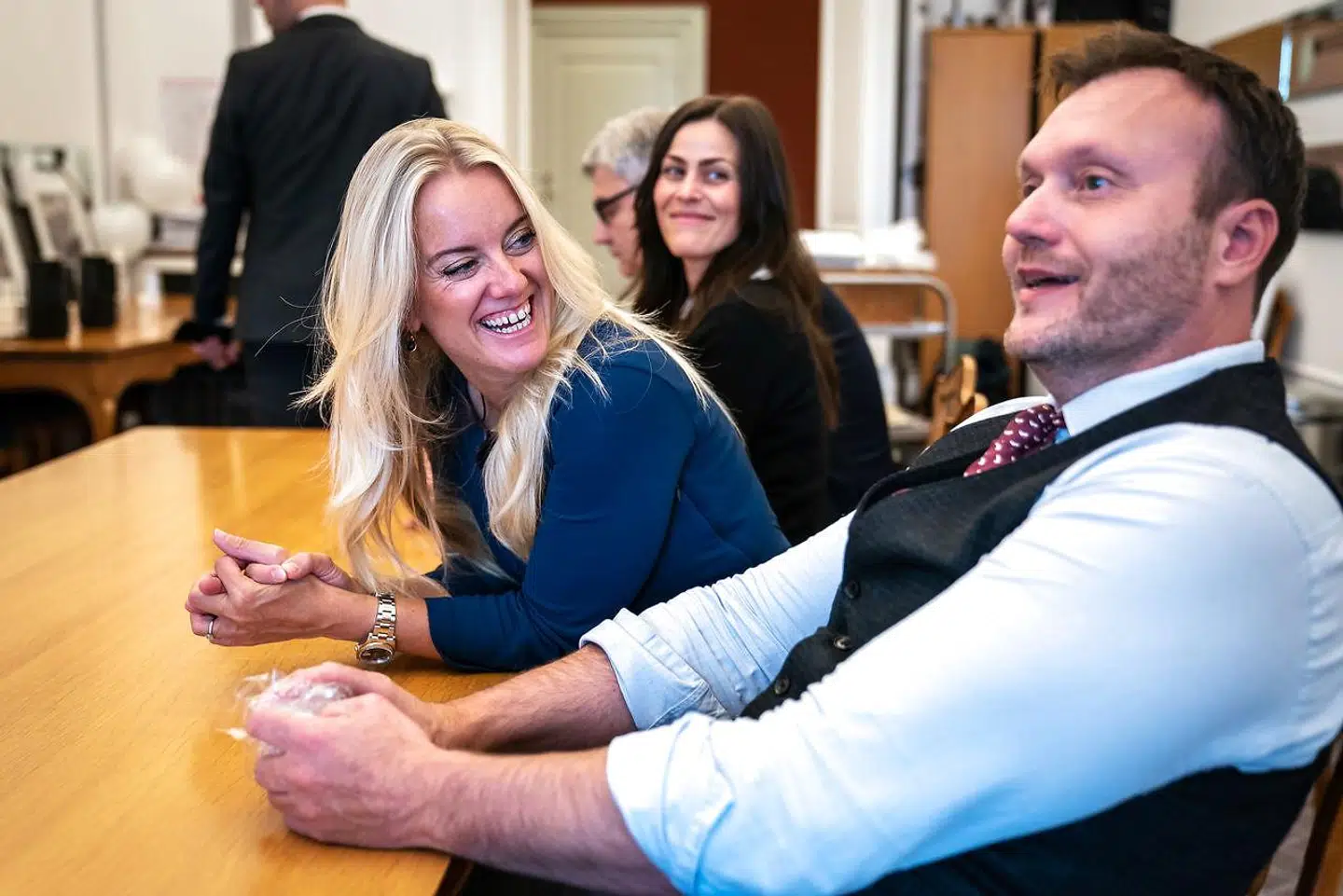 »Nye Borgerlige kan nok mene, at de er et rigtigt parti, men med så mange partiafhoppere og ingen evne til at udvise handlekraft i pandemiens år, må vi konstatere, at det er en flok amatører, der har forstået, at der er stemmer i muslimhad,« skriver Geeti Amiri.