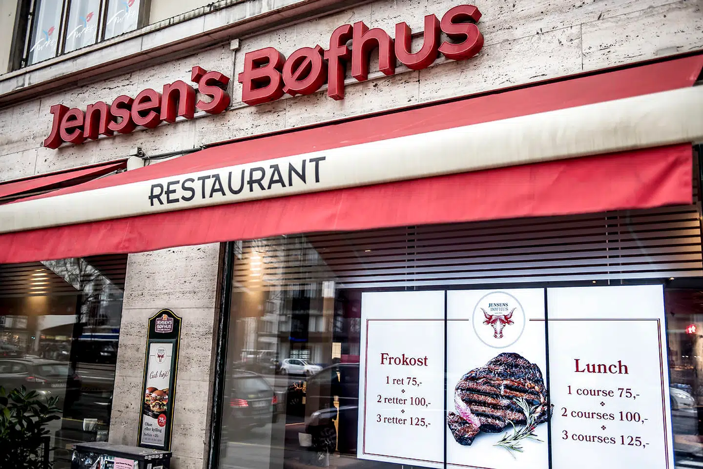 Jensens Food Groups årsregnskab kaldes af ledelsen »utilfredsstillende.« Det er kulminationen på et år med nedlukninger og en konflikt med fagforeningen 3F, hvor koncernens ledelse bebrejder regeringen for en »besynderlig fortolkning af neutralitetsprincippet«.