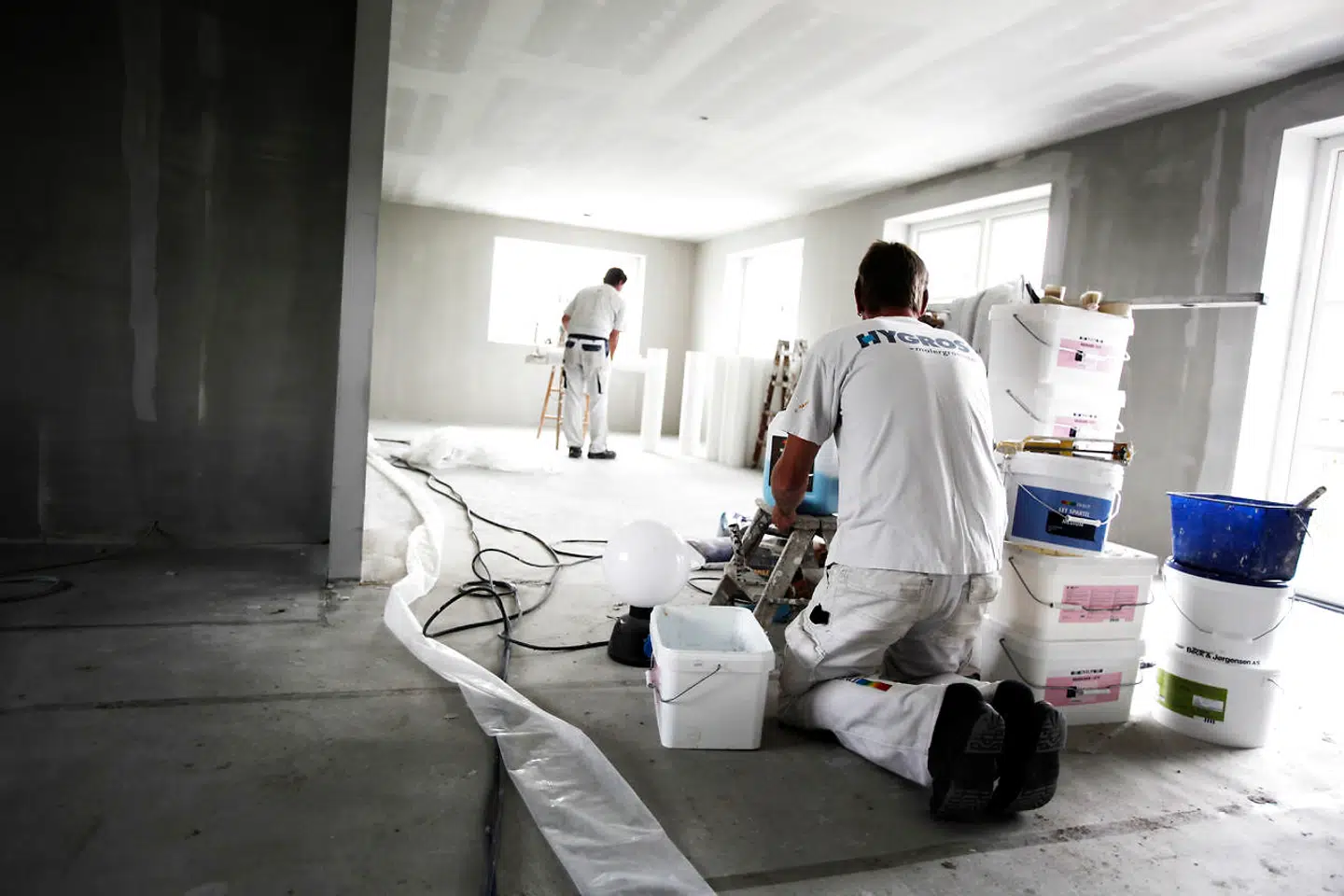 Det øgede håndværkerfradrag har for alvor sat gang i danskernes boligrenovering her i coronakrisen. Flere økonomer mener, at håndværkerfradraget ikke skal fortsætte. Finansminister Nicolai Wammen (S) kommer nu med ny melding om fradraget.