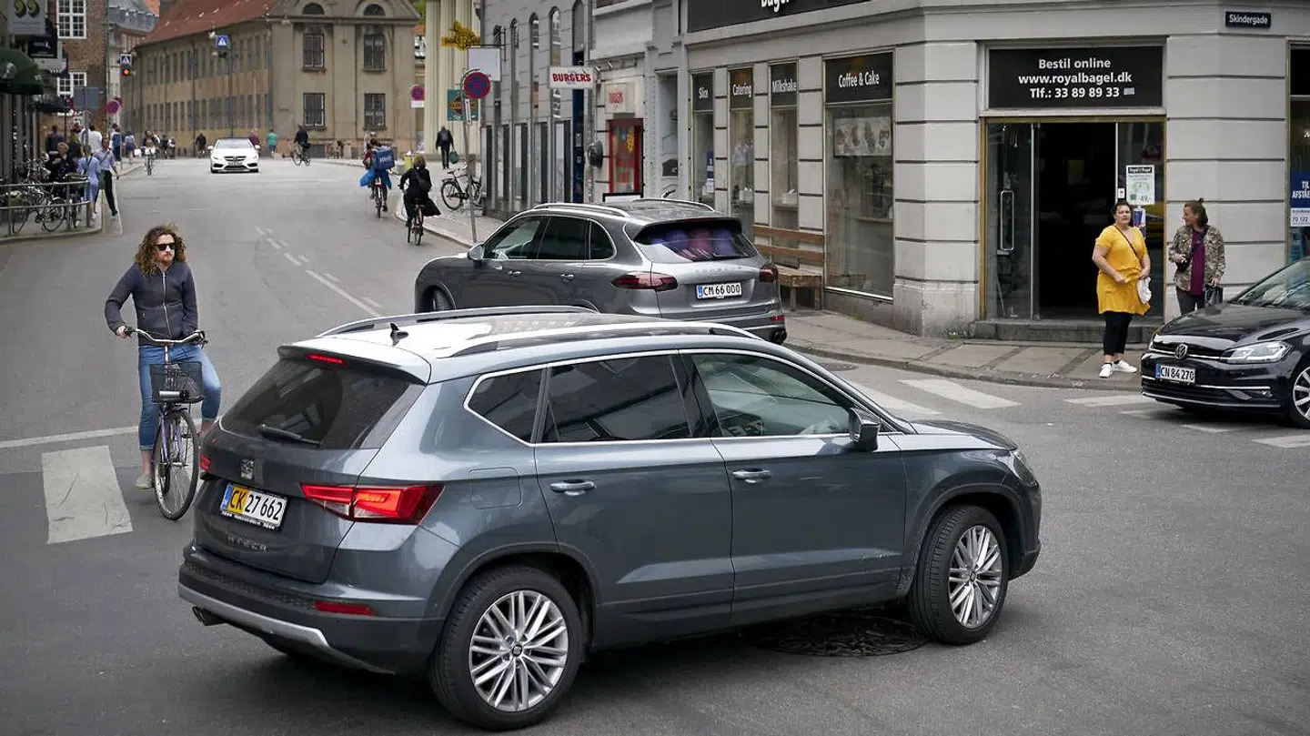 »Langt hen ad vejen er det noget symbolpolitik, men vi kan sagtens forstå, at biler uden sodpartikelfilter ikke skal kunne køre ind i byen,« siger afdelingschef i FDM, Torben Kudsk, om regeringens kommende udspil om biler i byerne.