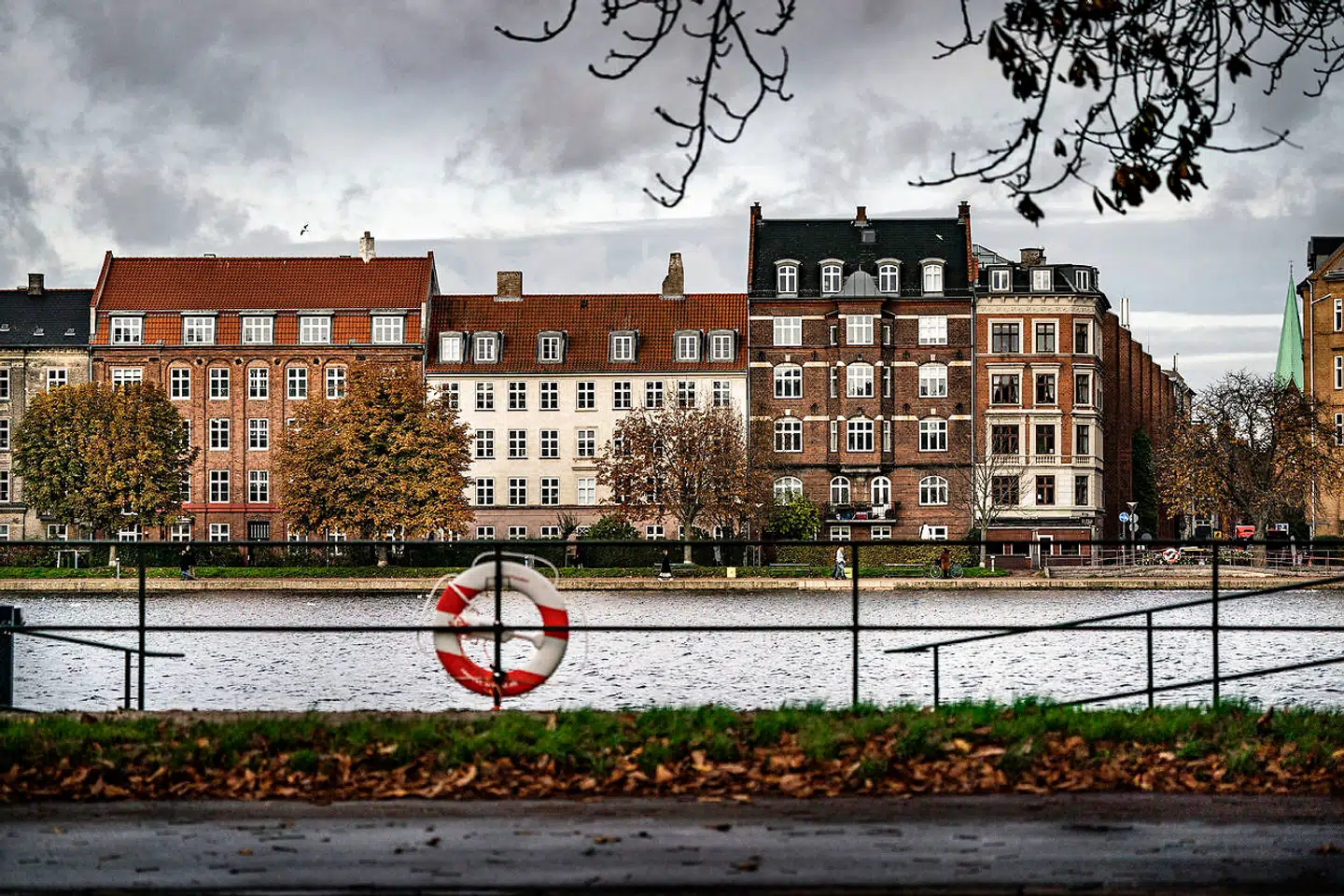 Lejlighedsbyggerier ved Søerne i København. Boligpriserne er steget 10-20 procent i og omkring hovedstaden det seneste år. Spørgsmålet er, om der er en boble, og om den sprænger?
