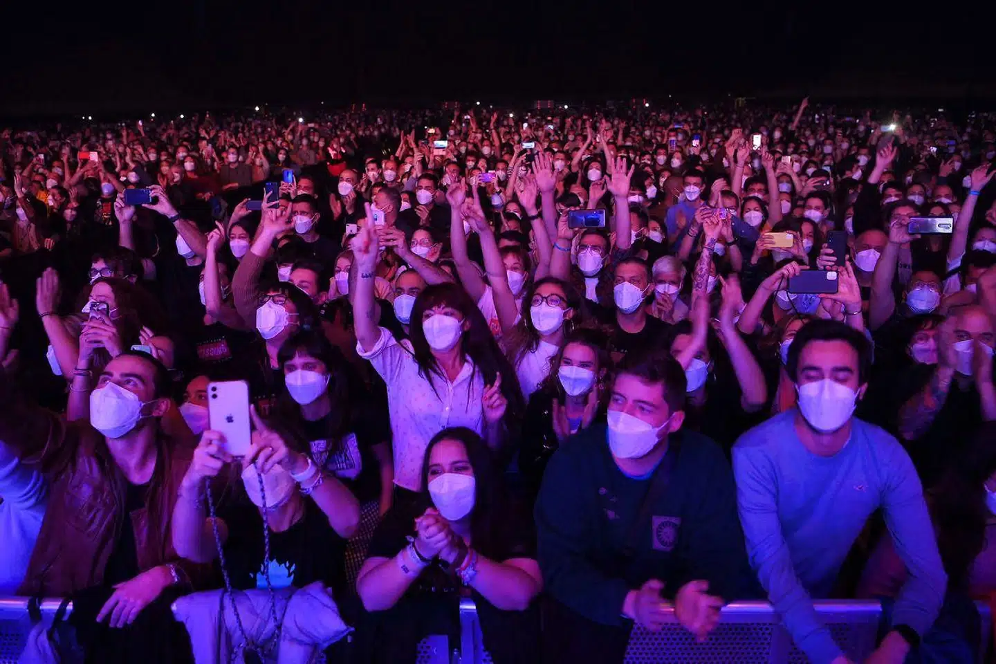 27. marts var 5.000 mennesker til en forsøgskoncert i Barcelona, hvor maksimalt to mennesker blev smittet. Nu åbner Kulturministeriet for lignende forsøg i Danmark.