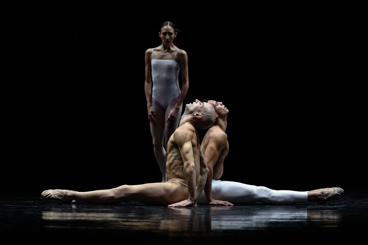 Jonathan Chmelensky, Wilma Giglio og Ryan Tomash i fjerde sats af John Neumeiers »Mahlers 3. symfoni«.