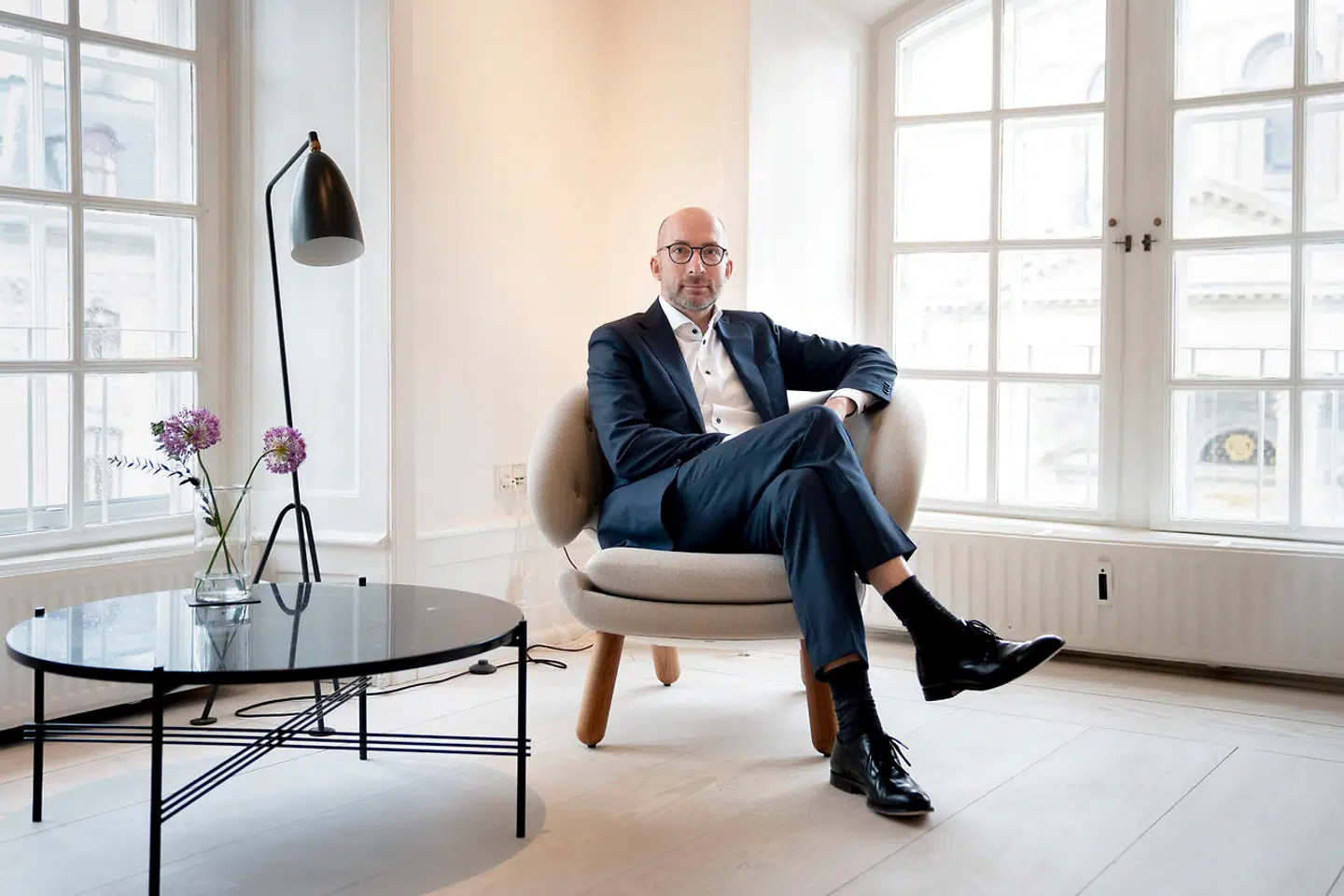 Den administrerende direktør i Industriens Fond, Thomas Hofman-Bang, mener, at landets virksomheder er nødsaget til at se bredere på bæredygtighed end blot at nedbringe CO2-udledningen.