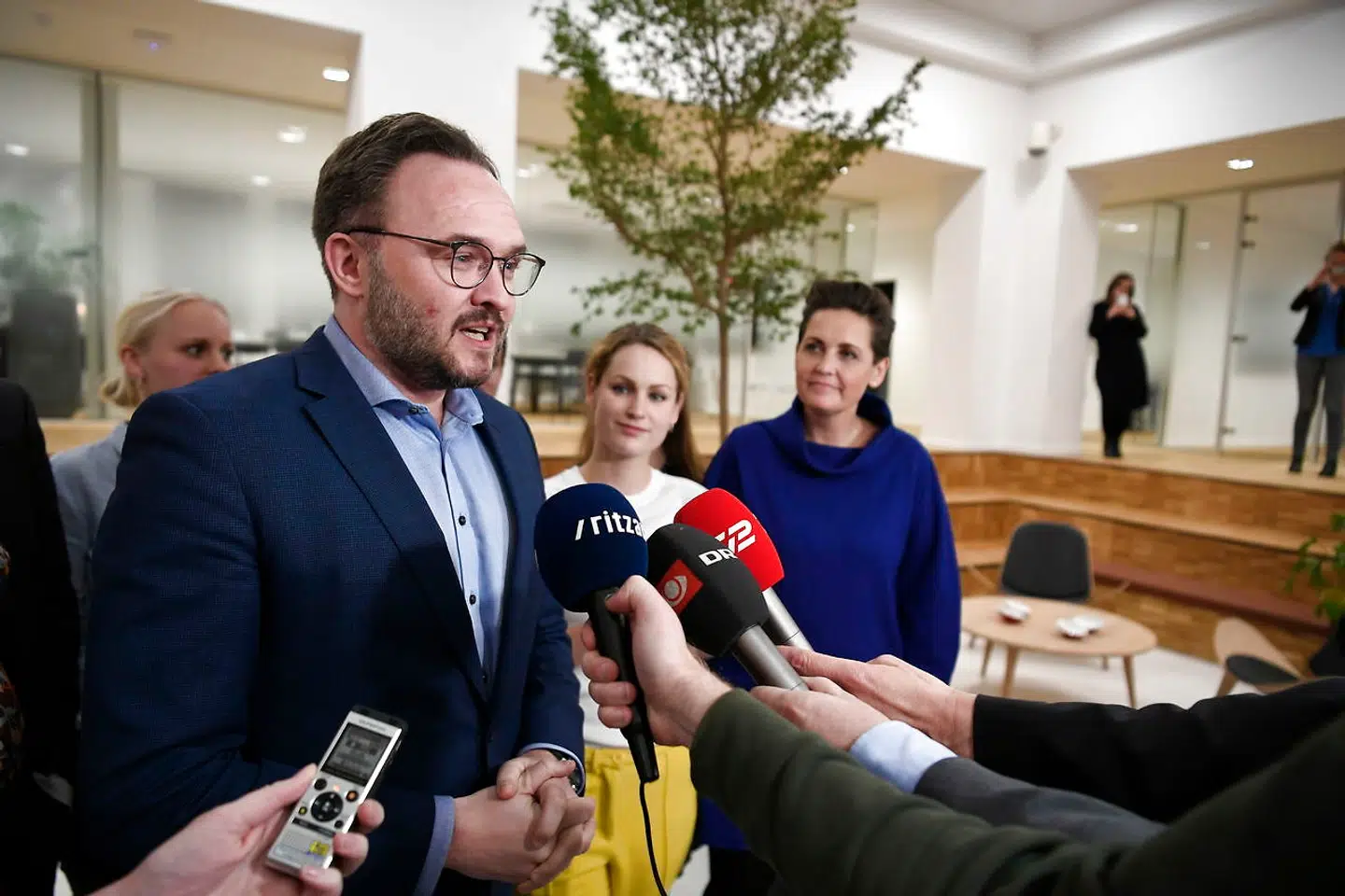 »Det hænger helt klart på mig,« siger den radikale formand for Klimaudvalget, efter det viste sig, at næsten ingen af udvalgets politikere dukkede op, da Klimaborgertinget skulle præsentere sine anbefalinger efter et halvt års arbejde. Det godt 80 mand store borgerting blev nedsat i forbindelse med aftalen om klimaloven, som klimaminister Dan Jørgensen (billedet) indgik en sen decemberaften i 2019.