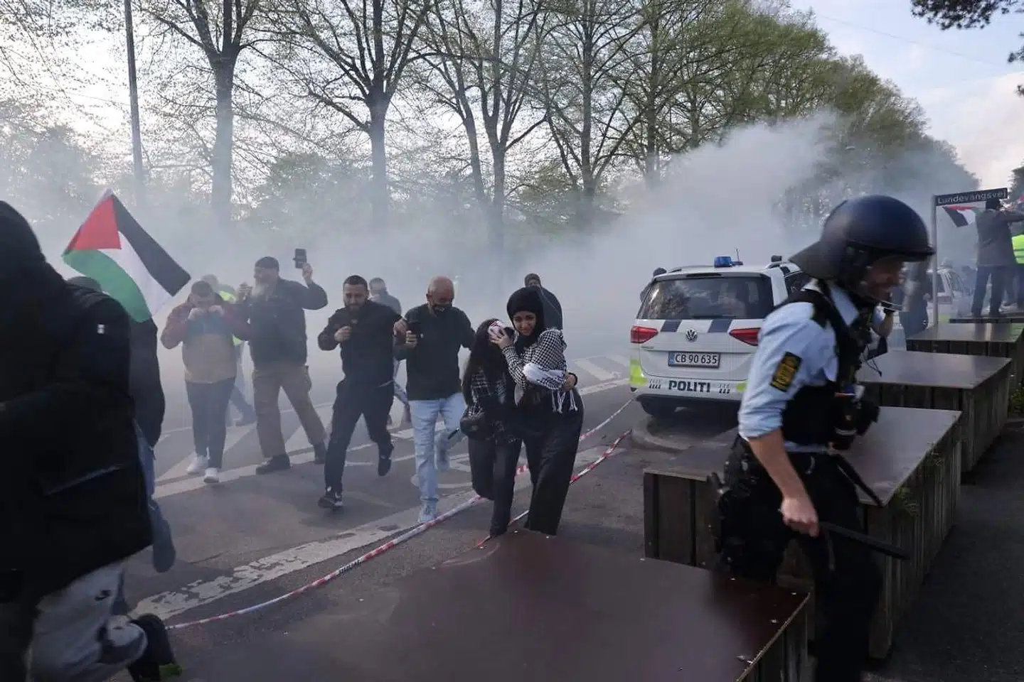 »Israel-Palæstina-konflikten bidrager til, at volden er kommet til Danmark, også når pro-israelere ikke demonstrerer. Vi har set det flere gange før, og vi så det, da en pro-palæstinensisk demonstration med 4.000 deltagere 14. maj blev opløst, fordi de angreb både dansk politi og Israels ambassade,« skriver Jaleh Tavakoli.