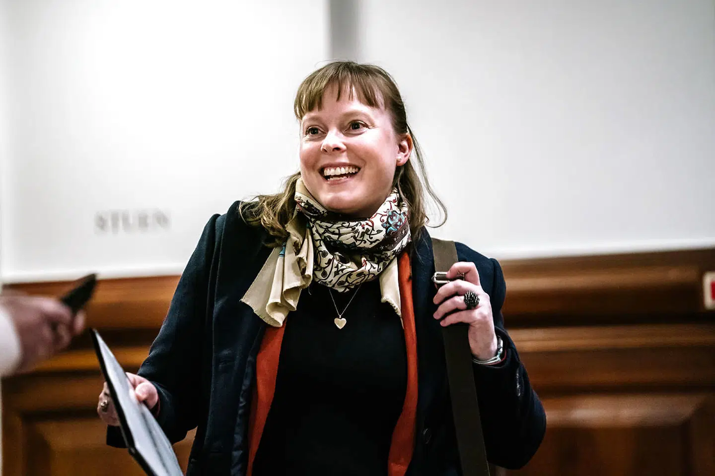 Kulturminister Joy Mogensen (S) ankommer til samråd om udendørs sportsbegivenheder på Christiansborg onsdag den 14. april 2021.