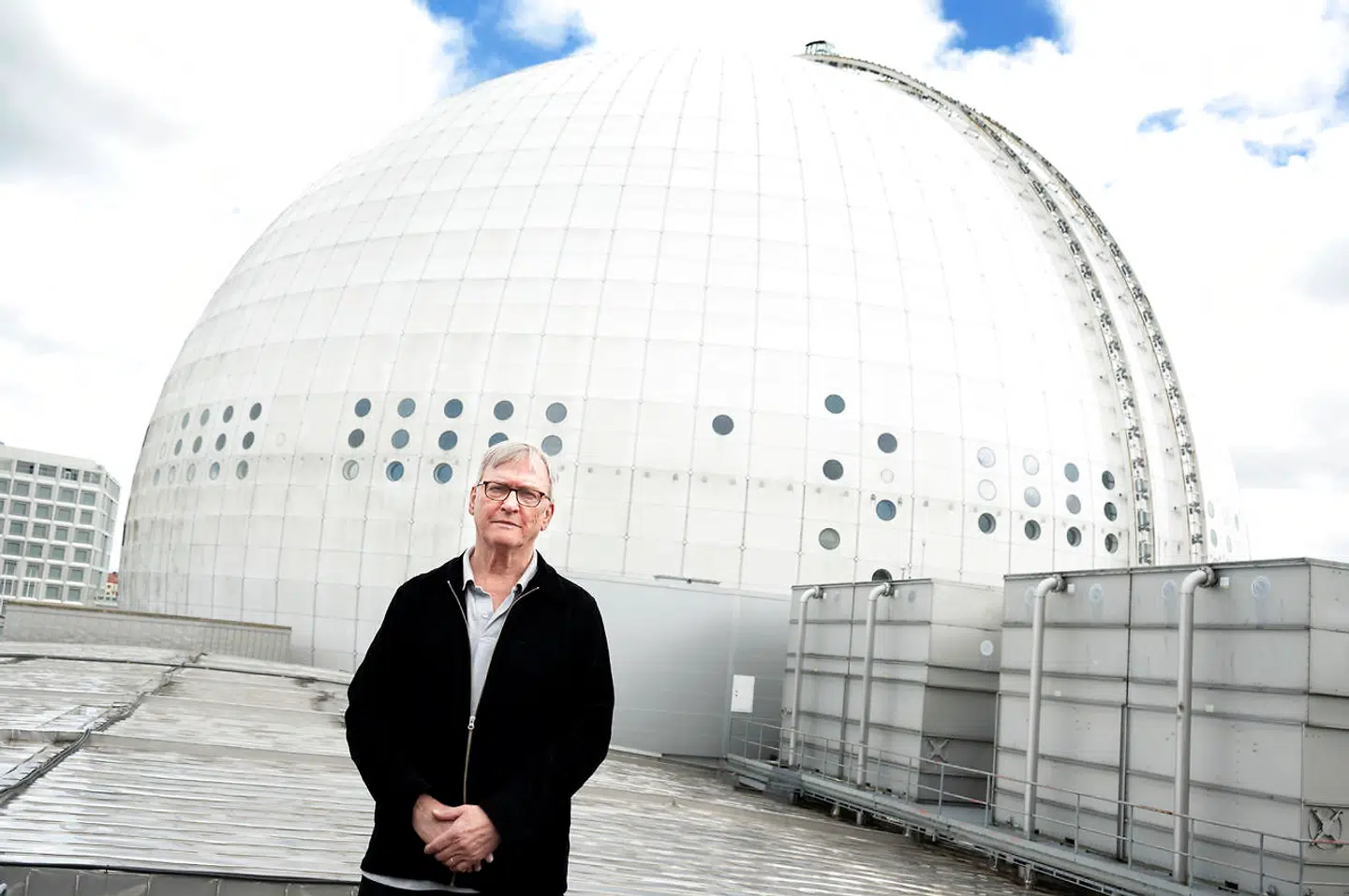 Klas Bergling siger til SVT, at hans søn ville have tænkt, at det var »megasejt«, at arenaen nu skal hedde Avicii Arena. Avicii var Tim Berlings kunstnernavn.