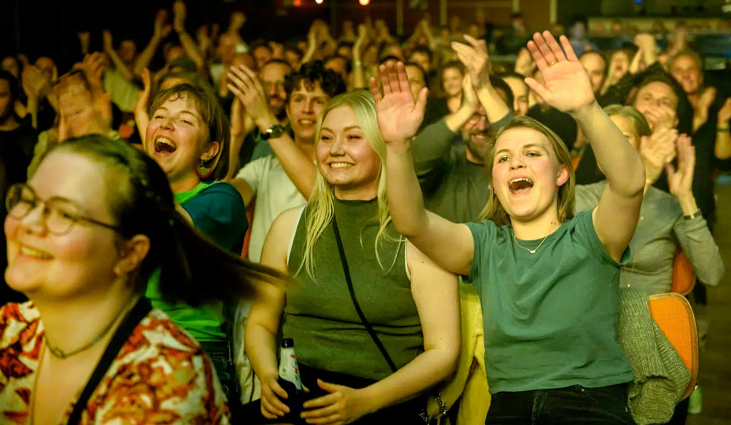 »Vi drømmer om, at man hurtigt kan blive enige om at støtte nogle arrangementer for de mange unge, der skulle have været på festival til sommer,« siger Esben Marcher, der er sekretariatschef i Dansk Live.
