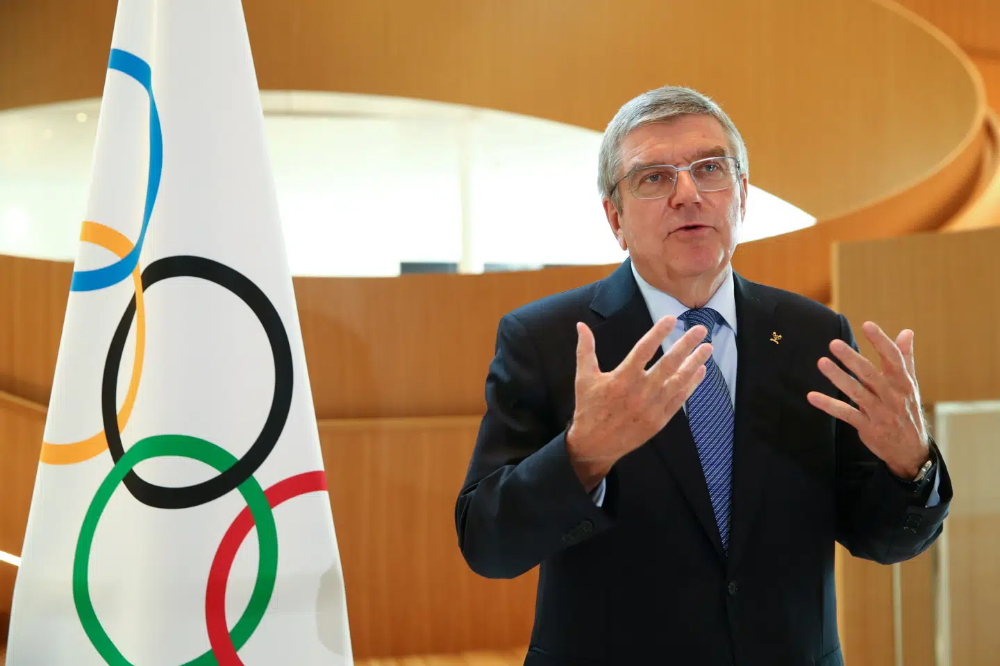 Den Internationale Olympiske Komite (IOC) vil sende ekstra sundhedsfaglig personale til OL, siger IOC-præsident Thomas Bach. Denis Balibouse/Reuters