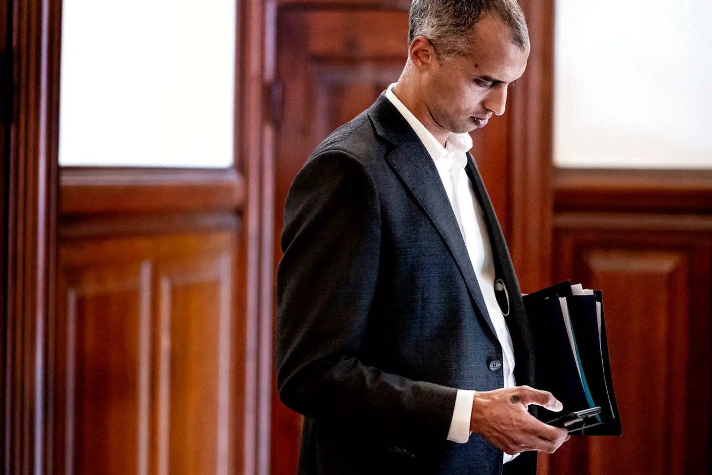 Udlændinge- og integrationsminister Mattias Tesfaye (S) holder senere onsdag pressemøde om det nye udrejsecenter.