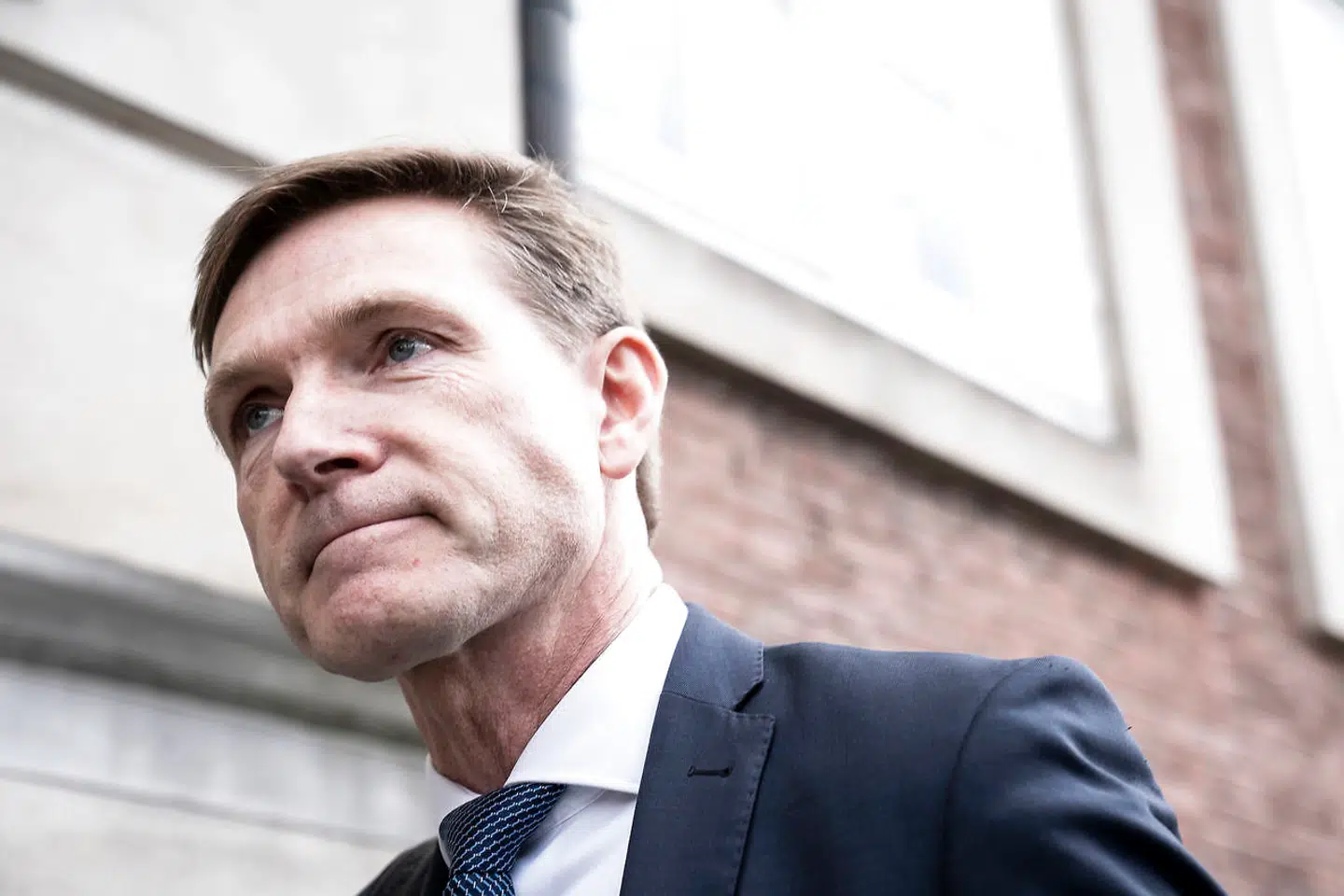 Dansk Folkepartis formand, Kristian Thulesen Dahl, kalder regeringens beslutning for »vaskeægte løftebrud« og beskylder regeringen for at have bukket under for pres fra støttepartierne. (Foto: Emil Helms/Ritzau Scanpix)