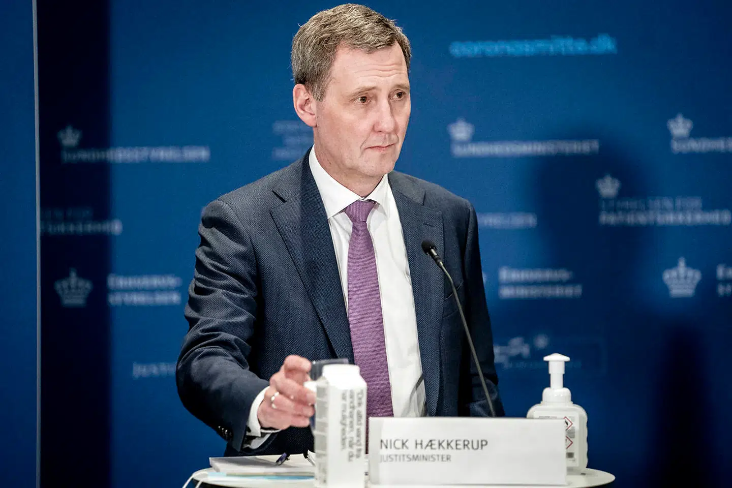 »Uklædeligt«, »Donald Trump-retorik« og »bøllemetoder«. Et interview med justitsminister Nick Hækkerup (S) har fået flere på banen med ganske voldsom kritik.