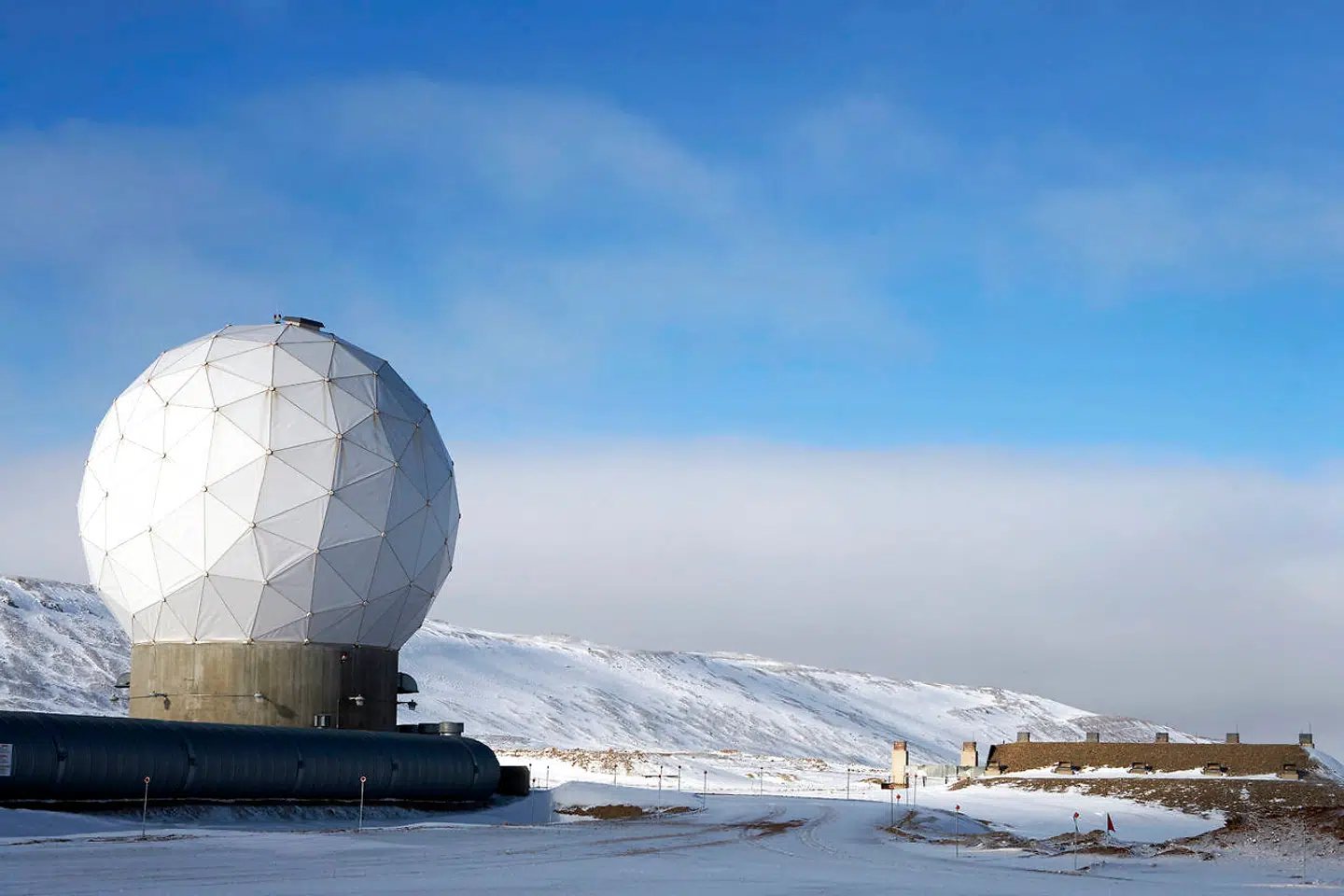 Den militærfaglige rådgivning i Flemming Lentfers første måneder som forsvarschef har blandt andet handlet om den nye Arktis-pakke, hvormed Forsvaret får 1,5 milliarder kroner til at styrke tilstedeværelsen i Arktis og Nordatlanten. Pengene skal blandt andet gå til luftvarsling på Færøerne, droneovervågning, kystradar og satellitovervågning.