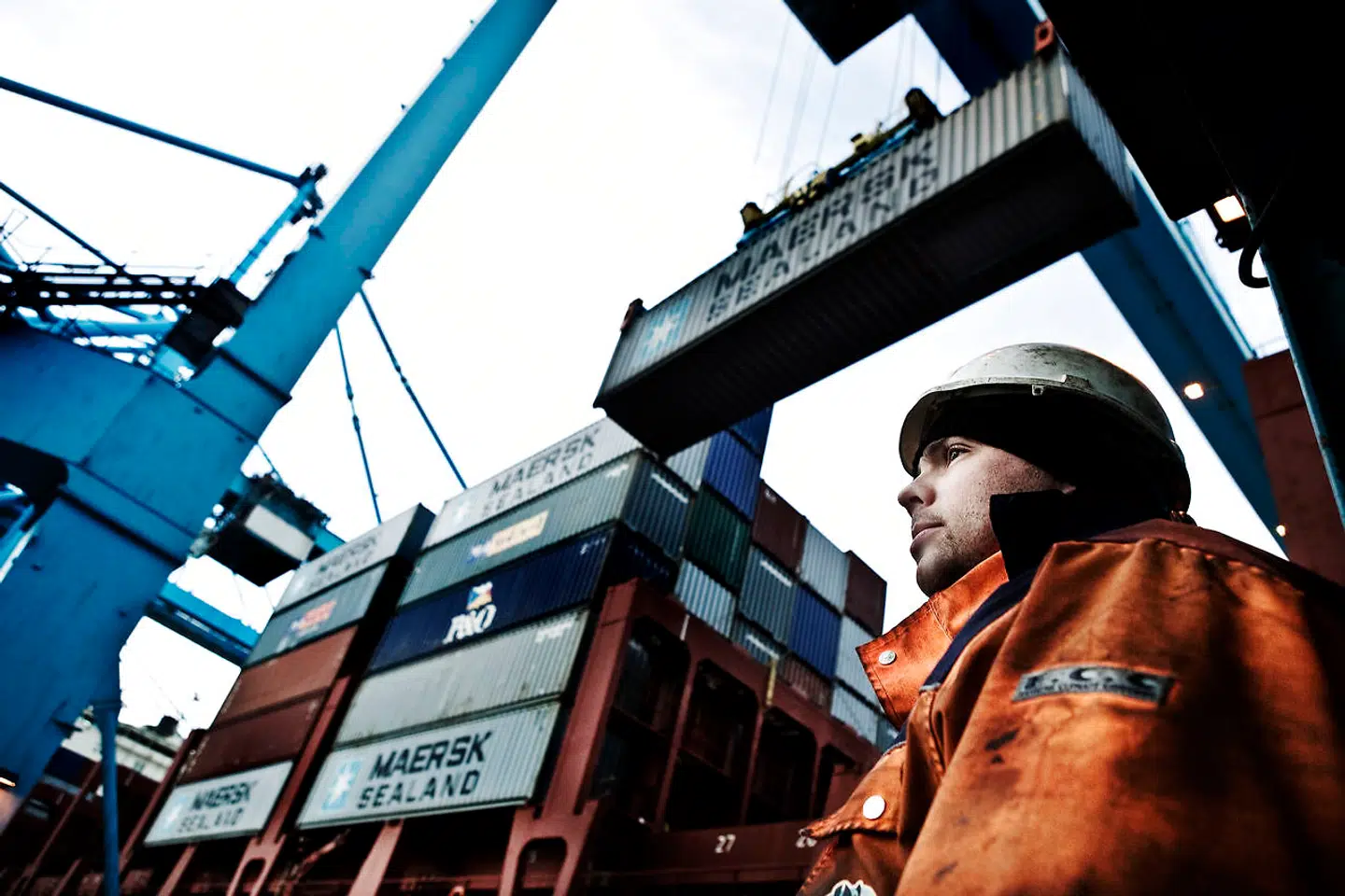 »Jeg er fhv. mangeårig formand for 3F Esbjerg Transport og lager- og havnearbejder og kan oplyse interesserede om, at løsarbejdere og usikre, prekære ansættelsesforhold ikke er en bifangst, som er hevet i land med internettet,« skriver Henning Overgaard. Her ses havnen i Rotterdam.