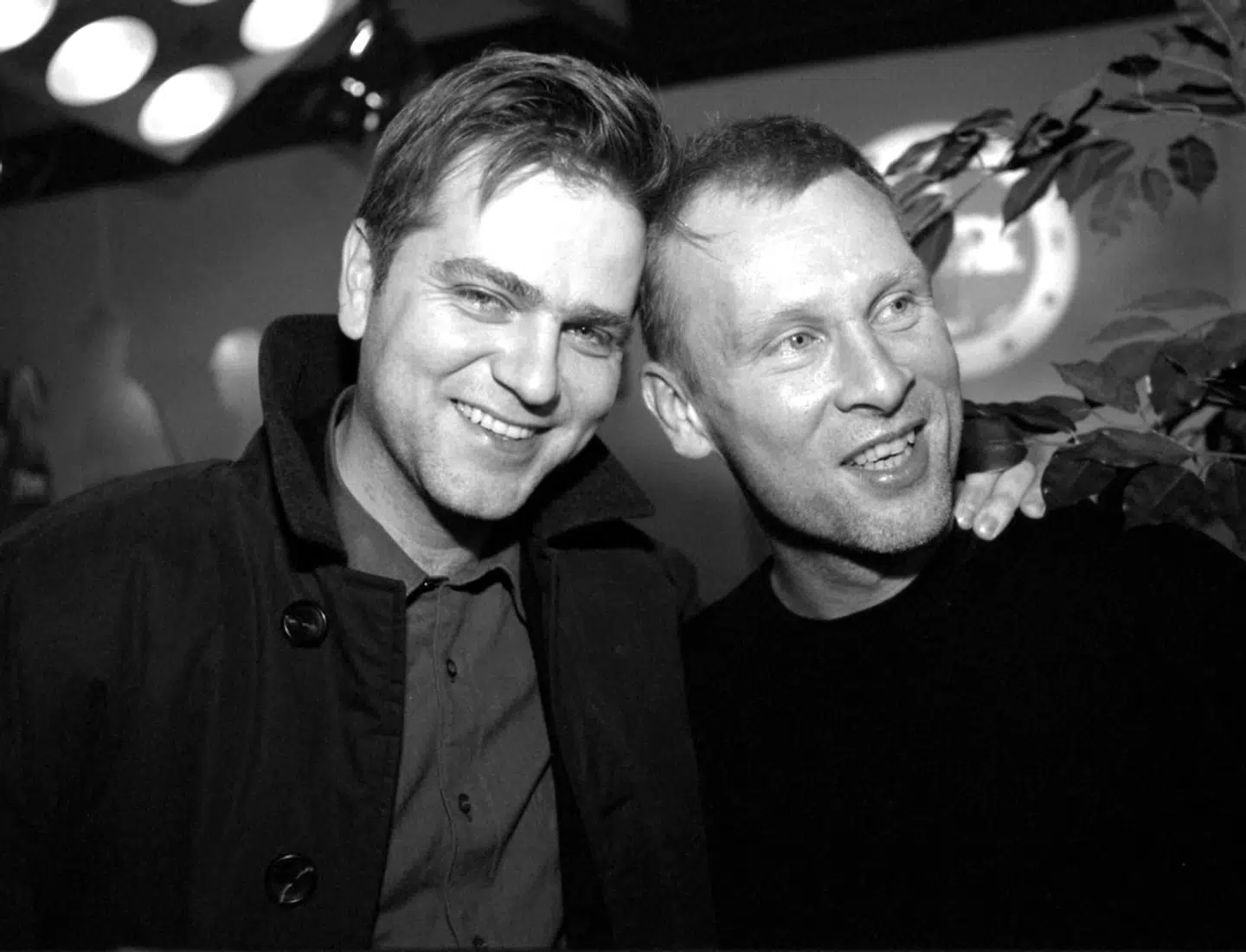 Ole Bornedal fik et enormt folkeligt og kunstnerisk gennembrud med »Nattevagten«, men den senere, amerikanske udgave, »Nightwatch«, fik tæsk af anmelderne. Som det næsten altid sker. Her er Bornedal og Jens Arentzen til den danske premiere på Ole Bornedals amerikanske udgave af »Nattevagten«.