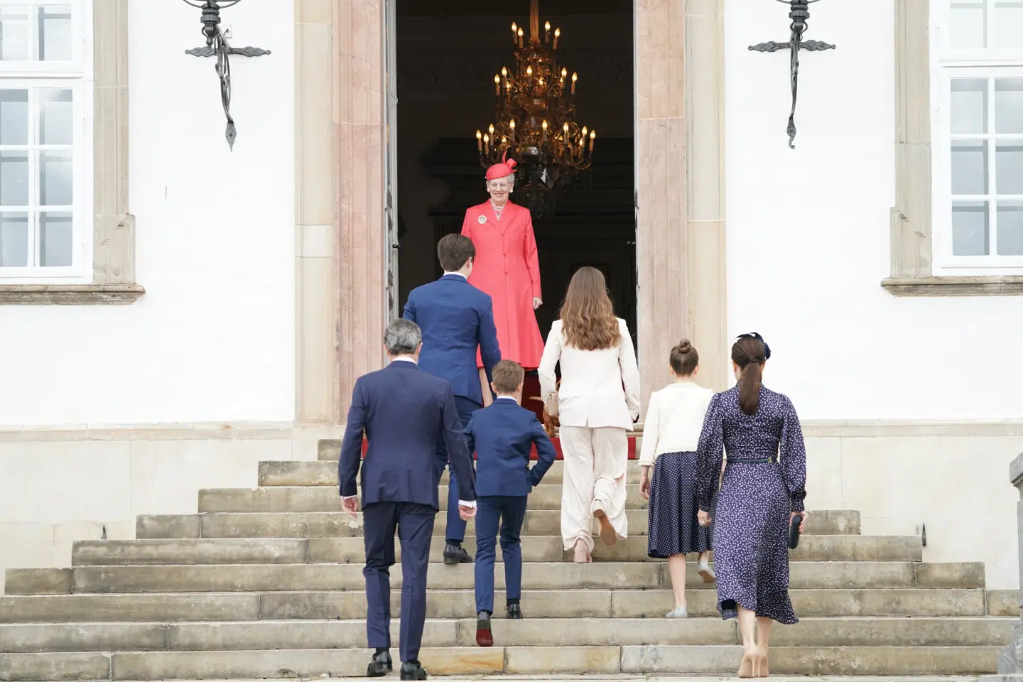 Dronning Margrethe byder velkommen.