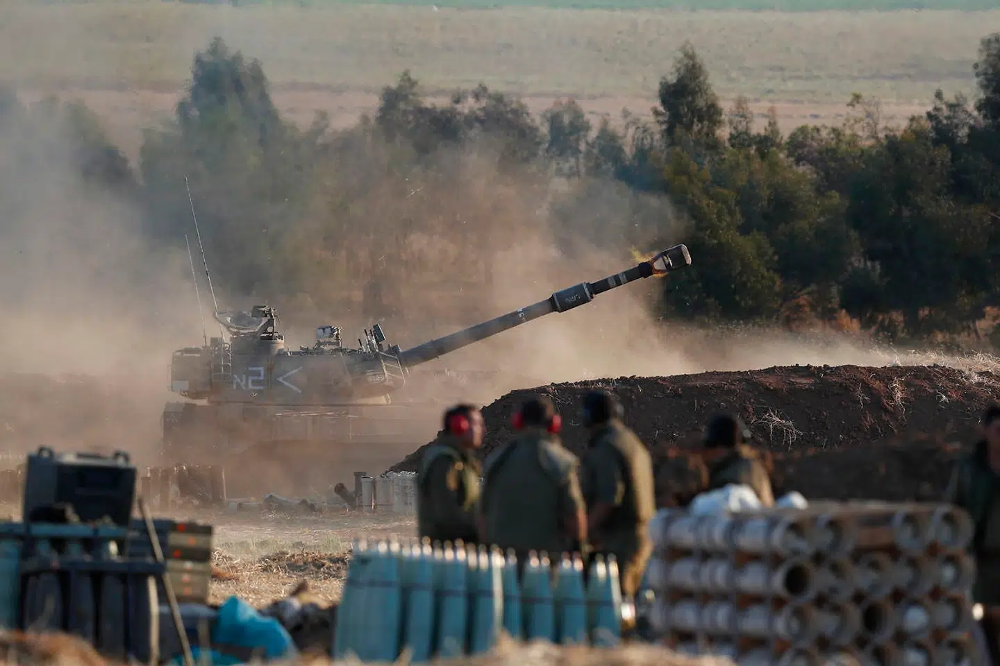 Den israelske hær opruster med 7.000 reservesoldater ved grænsen til Gaza.