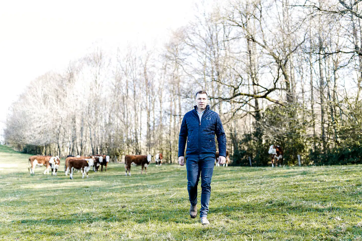 Når Søren Søndergaard, ny formand for Landbrug & Fødevarer, får besøg på sin gård nær Billund, er gæsterne som regel mere interesseret i køerne på græsmarken end i hans klimaoptimerede grisestalde.