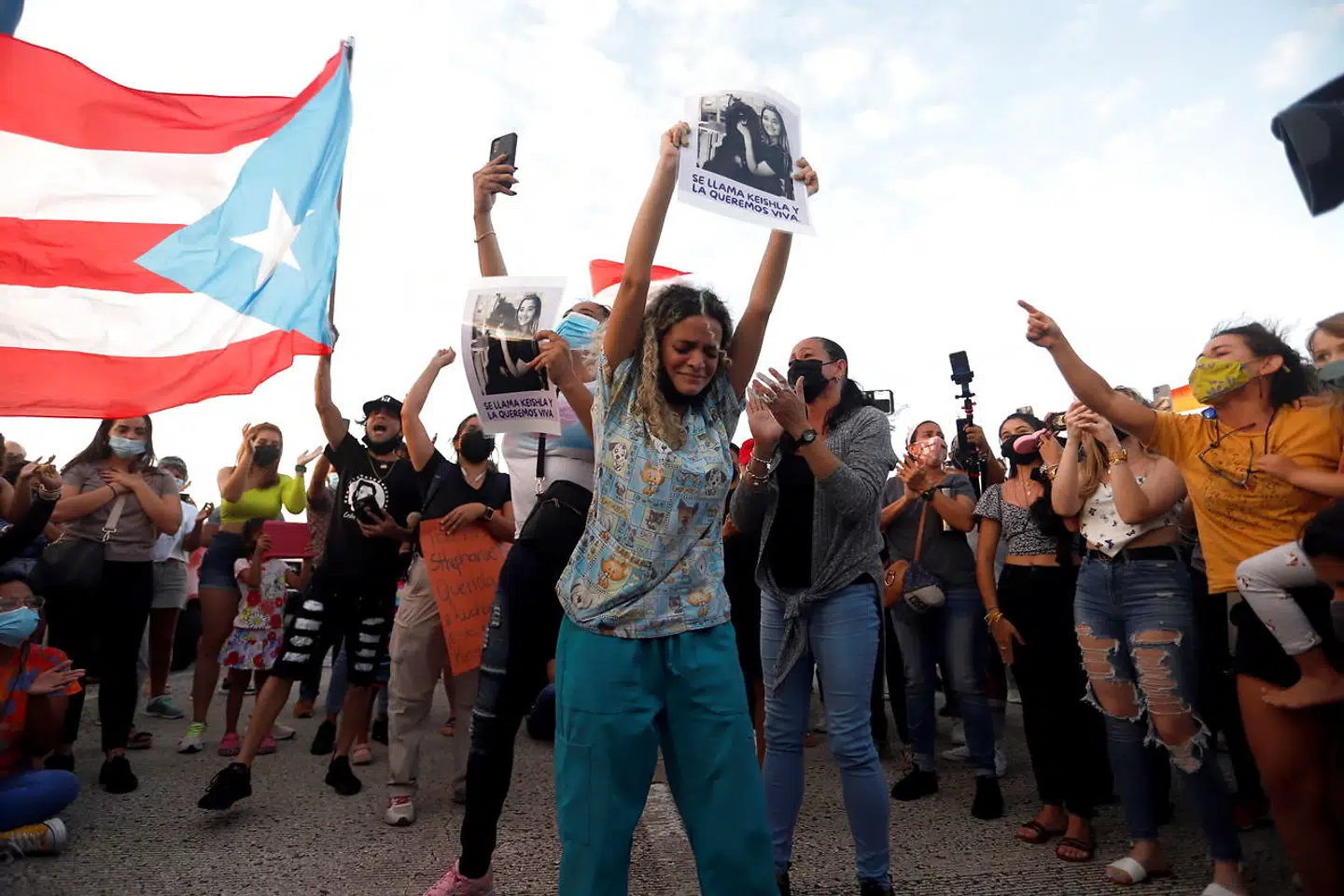 Keishla Rodríguez’ søster, Bereliz Nichole, går forrest i en protestdemonstration, efter at den 27-årige puertoricanske kvinde på brutal vis blev slået ihjel af sin elsker, den professionelle bokser Félix Verdejo.