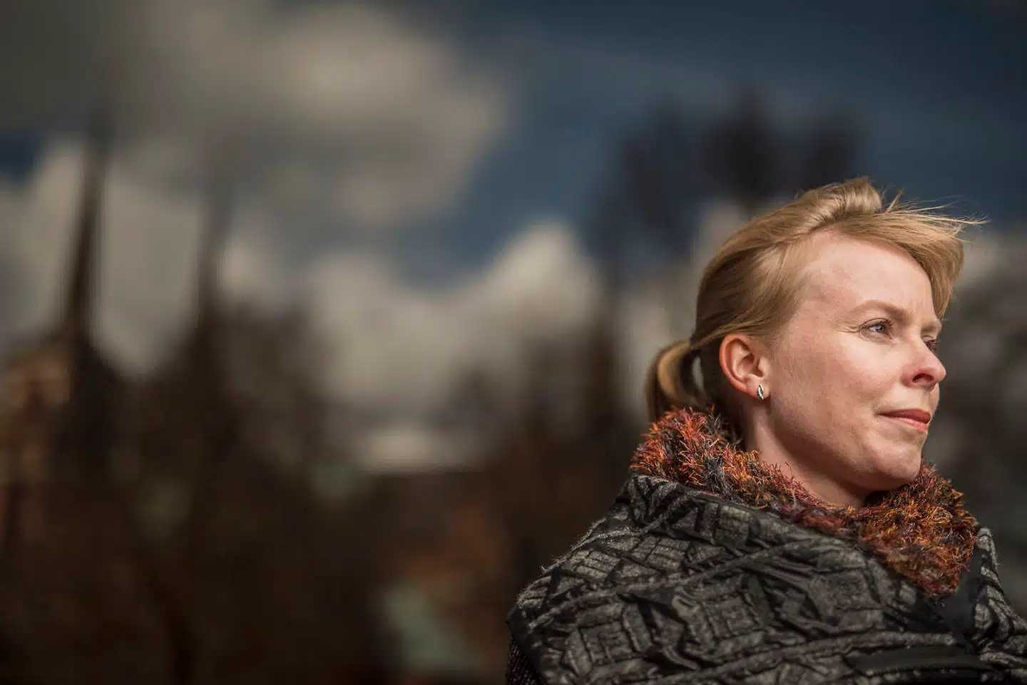 Facebook-opslaget fra Joy Mogensen kom, efter at hun fik kritik for at have skrevet, at det ville blive »en god sommer«. Det skete, efter at kulturministeren havde set en revy.