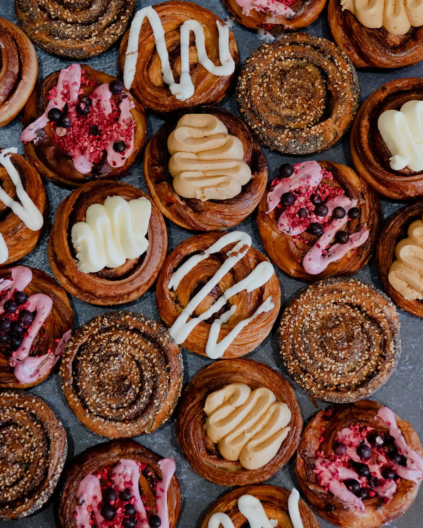 Umiddelbar har også almindeligt brød, men signaturbagværet består af snegle i alle afskygninger.