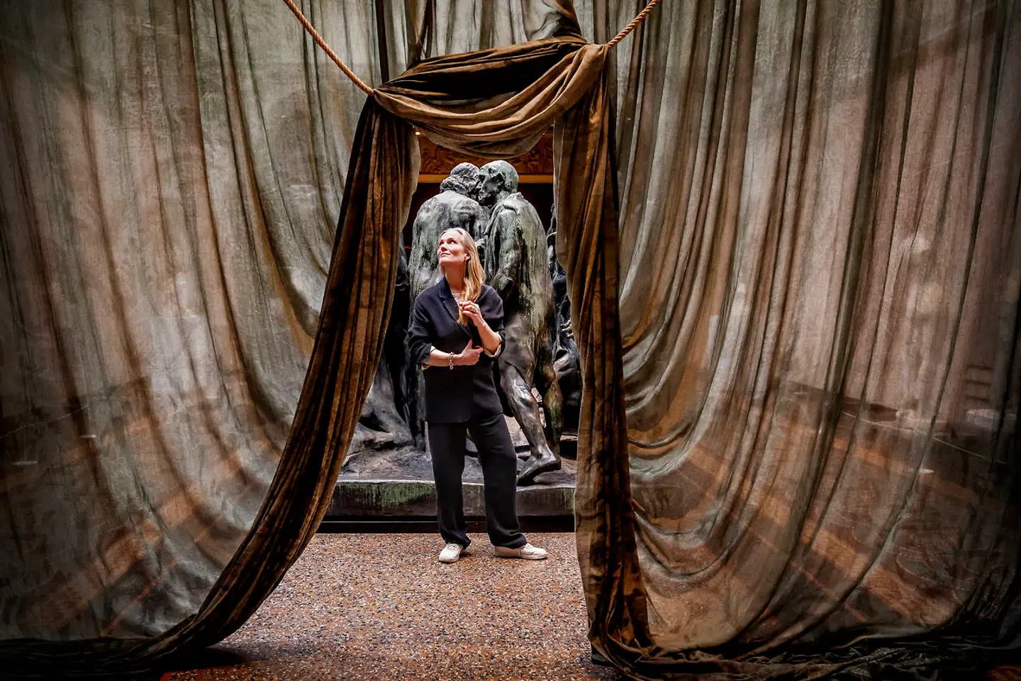 »Man skulle bare have en fornemmelse af, at han var i rummet, og at det er ham, der har sat det her op. Ikke os«, siger Mia Stensgaard, som blev hyret af Glyptoteket til at iscenesætte den nye Rodin-udstilling.