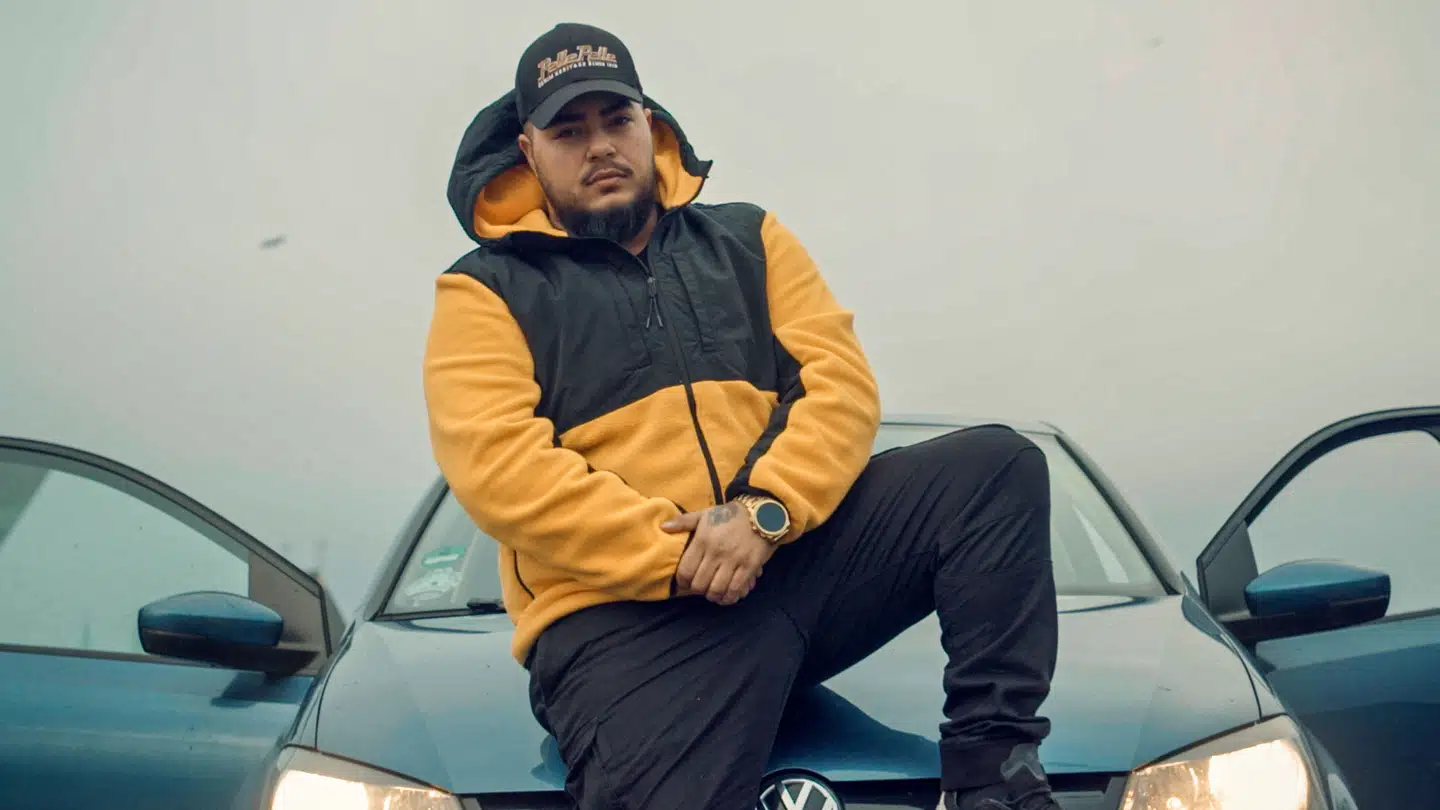 I programmet »Macho« følger vi 26-årige Jalal i hans kamp for at finde ro i rollen som en mand, der står mellem to kulturer.