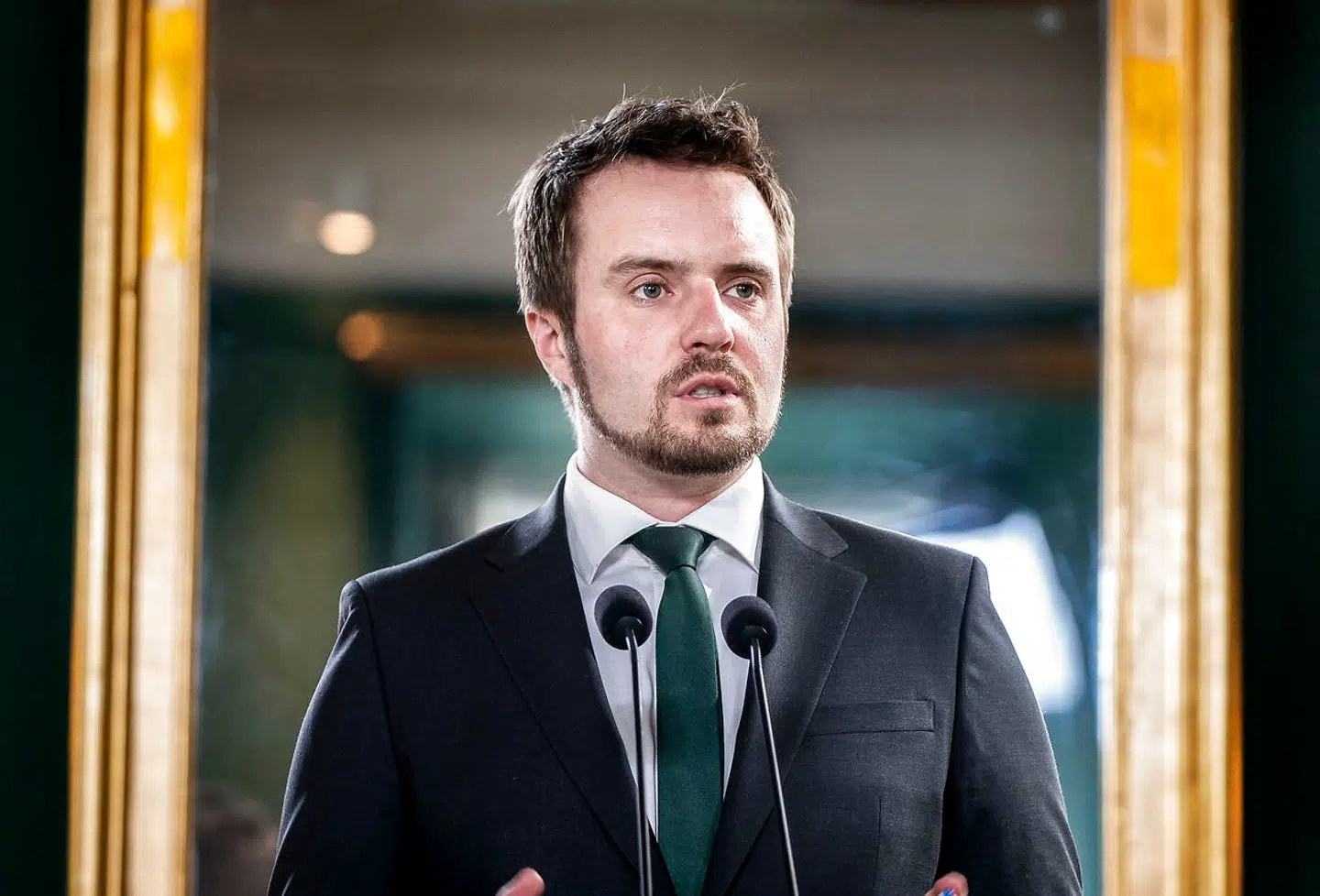 Erhvervsminister Simon Kollerup (S) skylder pressen og befolkningen svar på mindst tre spørgsmål om sit udfald mod bankernes negative indlånsrenter, mener erhvervsredaktør Thomas Bernt Henriksen. Arkivfoto: Liselotte Sabroe/Ritzau Scanpix