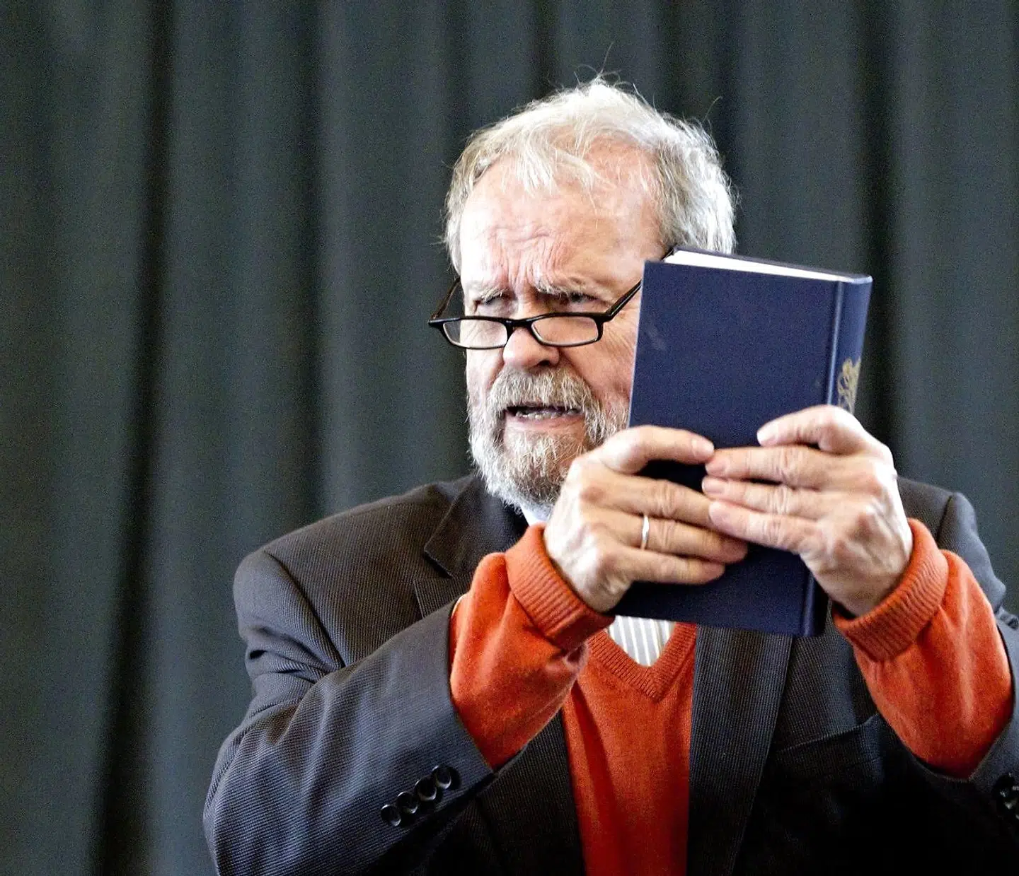 Torsdag den 27.oktober 2011. Johannes Møllehave fortæller om højskolesangbogen og den folkelige sang på Vestjyllands Højskole.