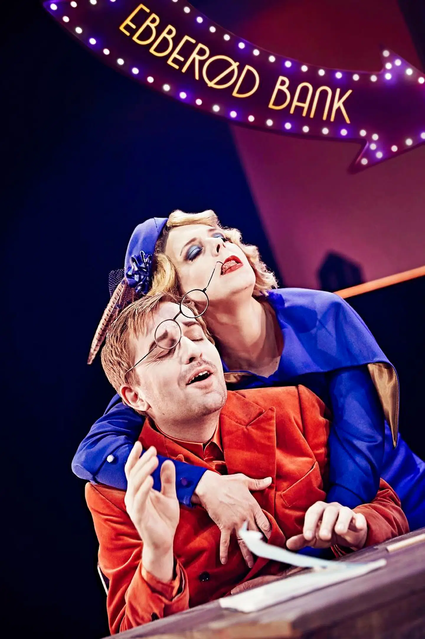 Rasmus Bruun og Stine Schrøder Jensen som den ufrivillige bankmand og hans skrappe kone.