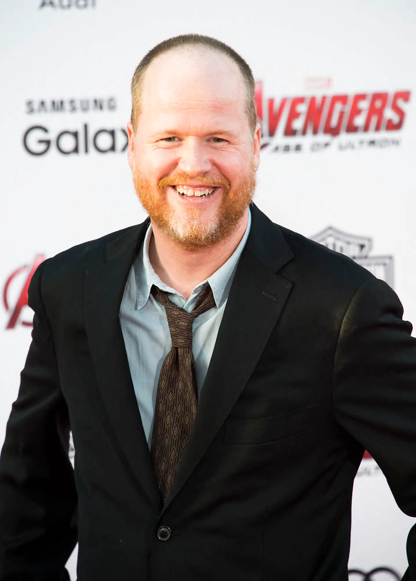 Joss Whedon stod også bag tv-serien »Buffy – Vampyrernes Skræk«. En af de medvirkende, Charisma Carpenter, er tidligere stået frem og sagt, at Whedon også under de optagelser var ubehagelig.