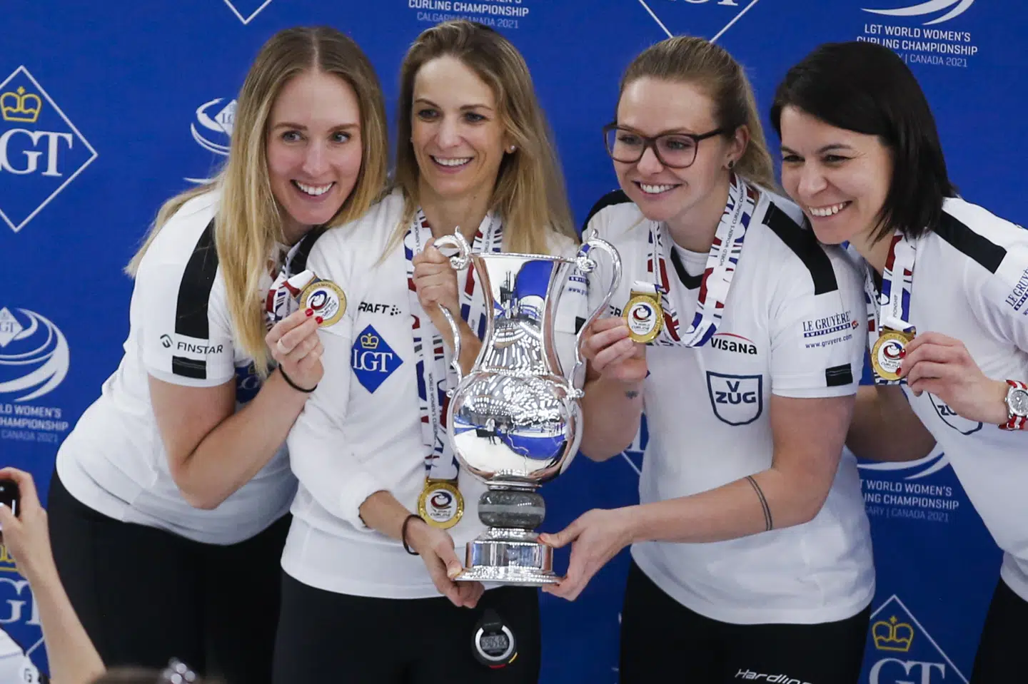 Det schweiziske kvindelandshold har været ganske suveræne ved VM i curling med 14 sejre ud af 15 mulige. Jeff Mcintosh/Ritzau Scanpix