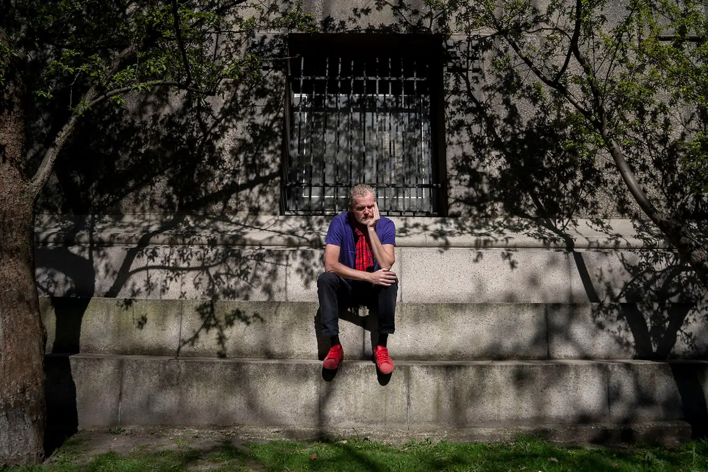 John Kørner er særligt glad for haven bag Glyptoteket, hvor han for tiden nyder de nyudsprungne træer og blomster.