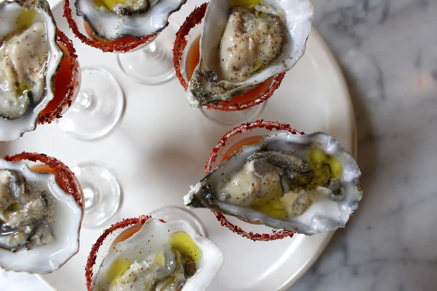 Bottega Estadio rykker ind i det, der hidtil har heddet Café Stafetten ved Østerbro Stadion. På menuen er der blandt andet østers shooters, som optræder på billedet her.