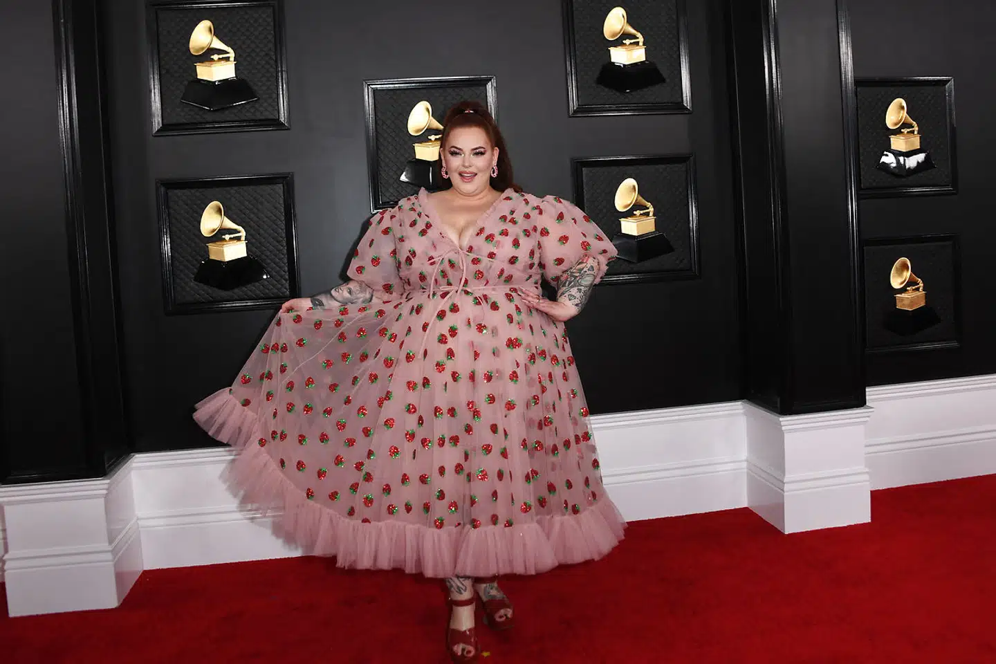 »Lad være med at kommentere på min vægt eller på din opfattelse af min sundhed. Hold det for dig selv, tak,« skriver Tess Holiday på Instagram. Billedet er fra januar 2020.