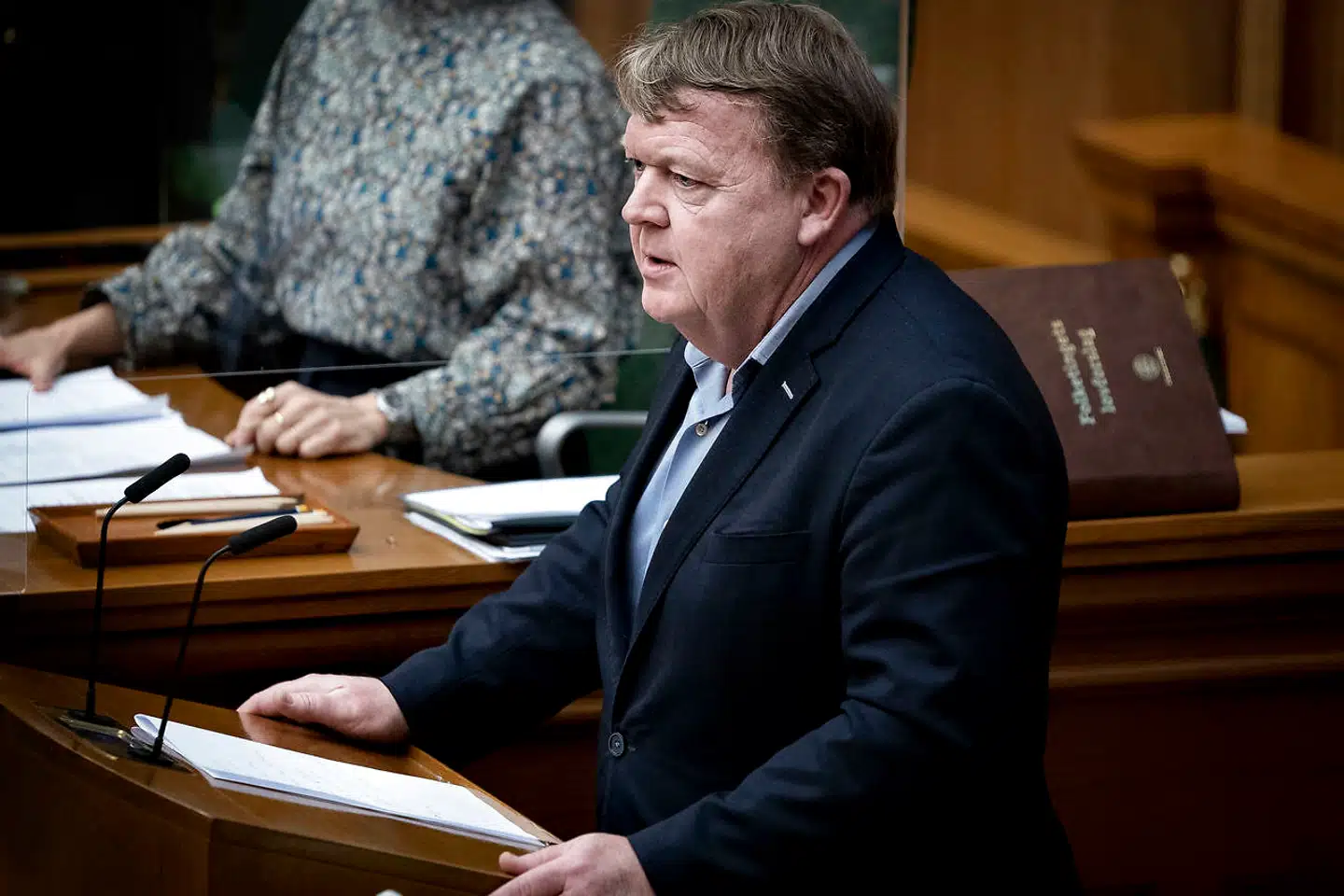 Løsgænger Lars Løkke Rasmussen følte sig hensat til sit ungdomspolitiske arbejde, da Folketinget torsdag førstebehandlede regeringens lovforslag om at sende asylansøgere til modtagecentre i et tredjeland.