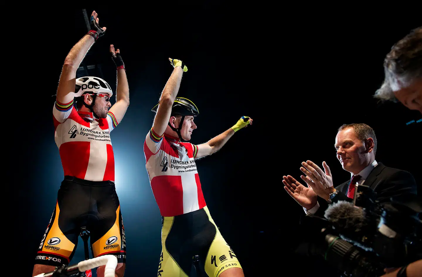 Michael Mørkøv (tv) er en af Danmarks regerende verdensmester i banecykling. Nu forsøger Danmark at forhindre, at han og de andre danske stjerneryttere i juni er nødt til at deltage i EM i det uroplagede Belarus, hvor sikkerhedssituationen og coronasituationen er stærkt usikker.