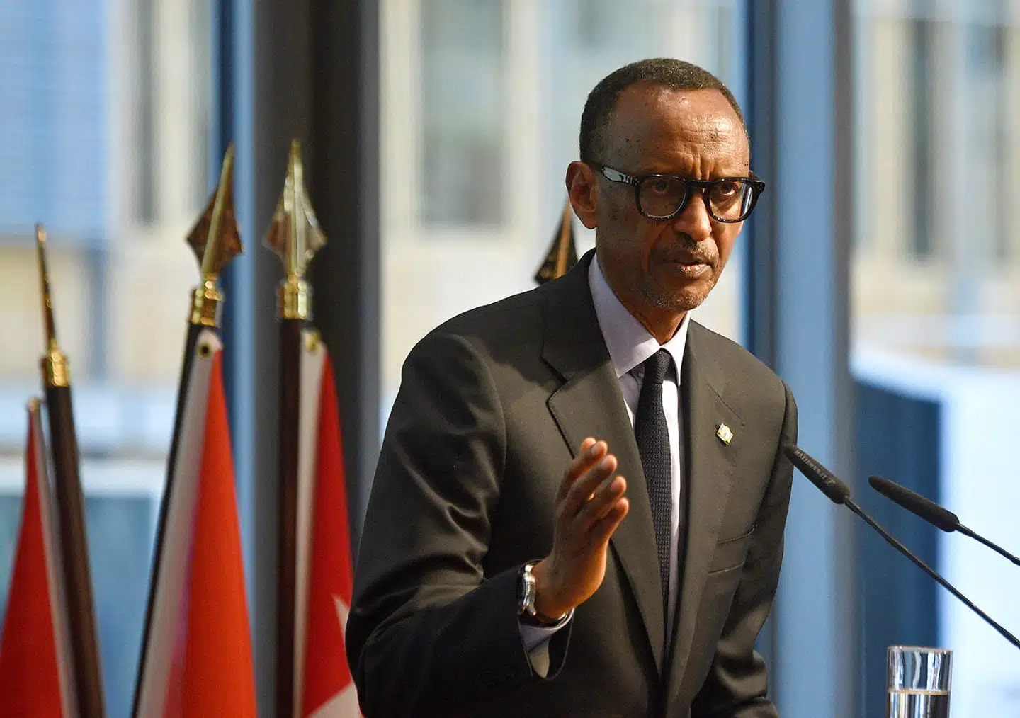 Paul Kagame har i årtier været fremhævet som Afrikas positive undtagelse. Men præsidenten har blod på hænderne, anfører en britisk forfatter.