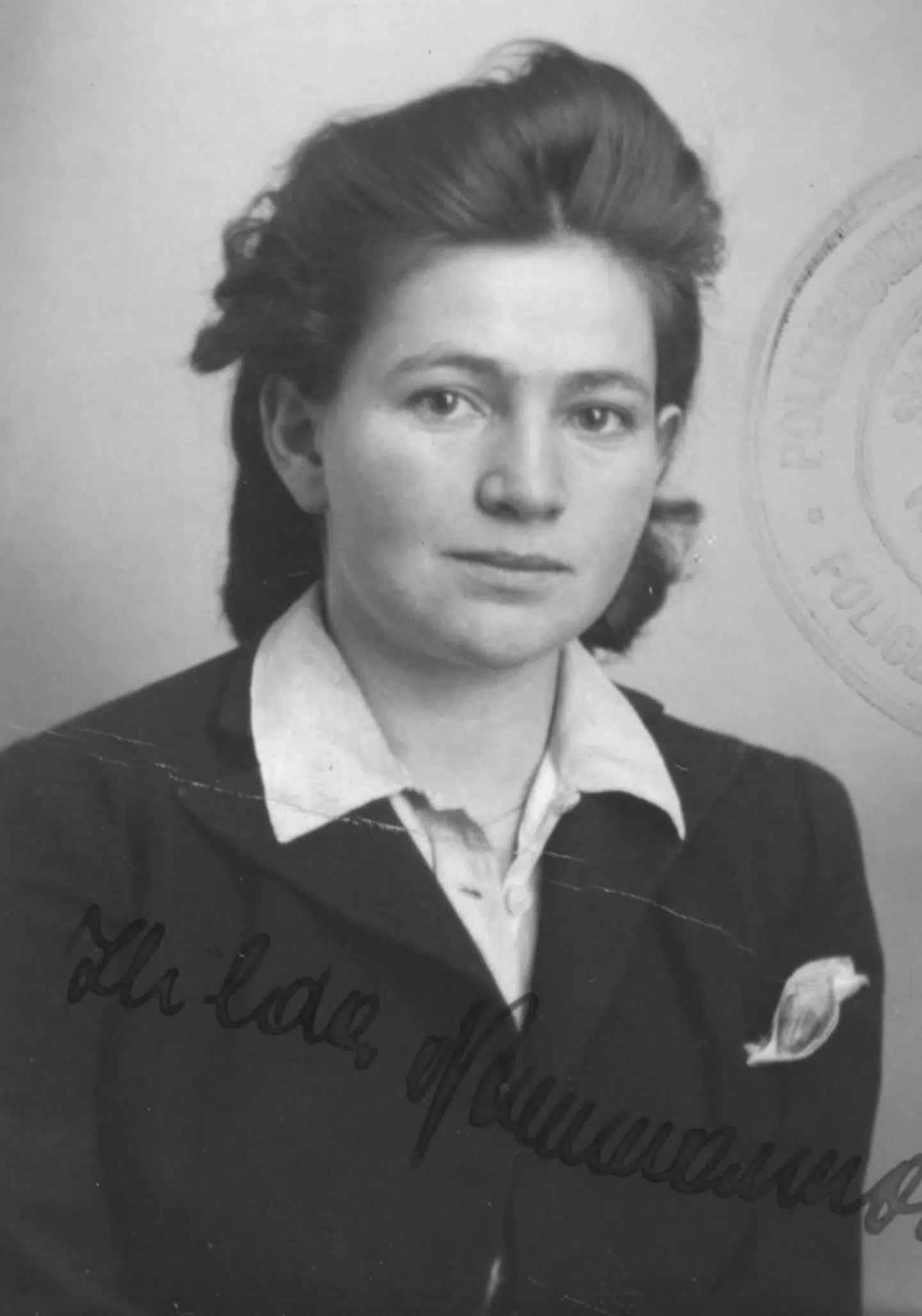 Den jødiske kvinde Hilda Novachovà havde mistet hele sin familie i nazistiske kz-lejre. Hun havde overlevet Theresienstadt, Auschwitz-Birkenau og Stutthof. På Møn blev hun den centrale sygeplejerske, der hjalp de andre tidligere fanger. Illustration fra bogen.